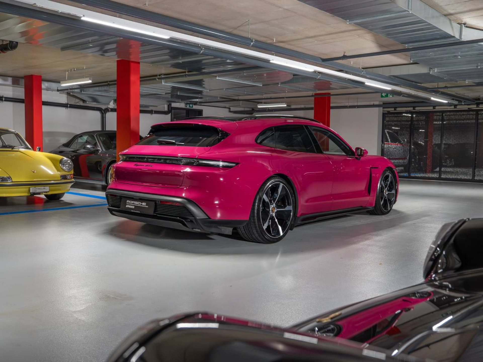 PORSCHE Taycan GTS Sport Turismo (MY24)-image-7