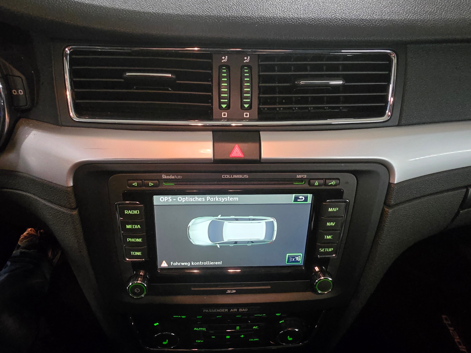 SKODA Superb Combi 3.6 FSI Elegance 4x4 DSG-image-13