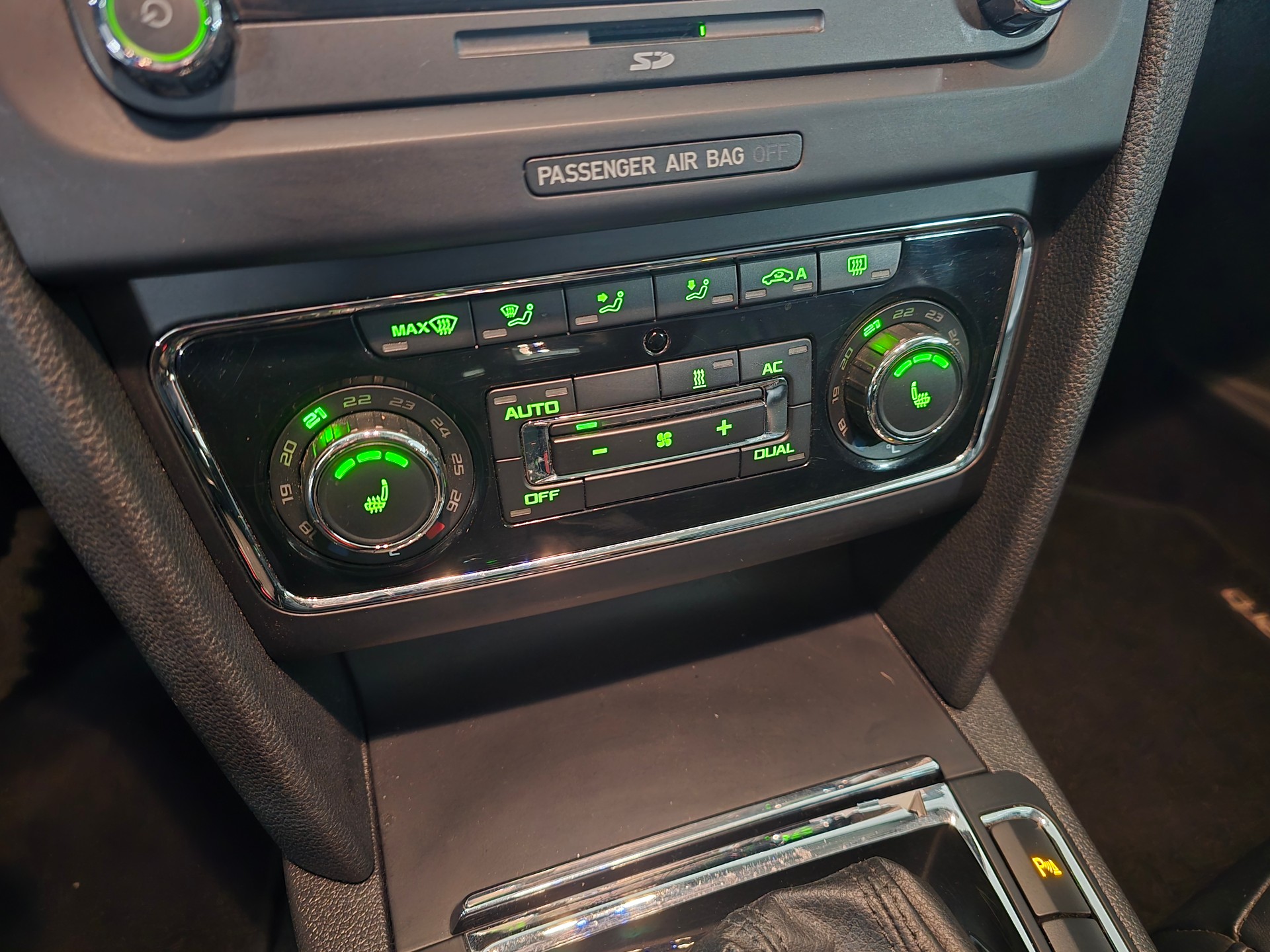 SKODA Superb Combi 3.6 FSI Elegance 4x4 DSG-image-14