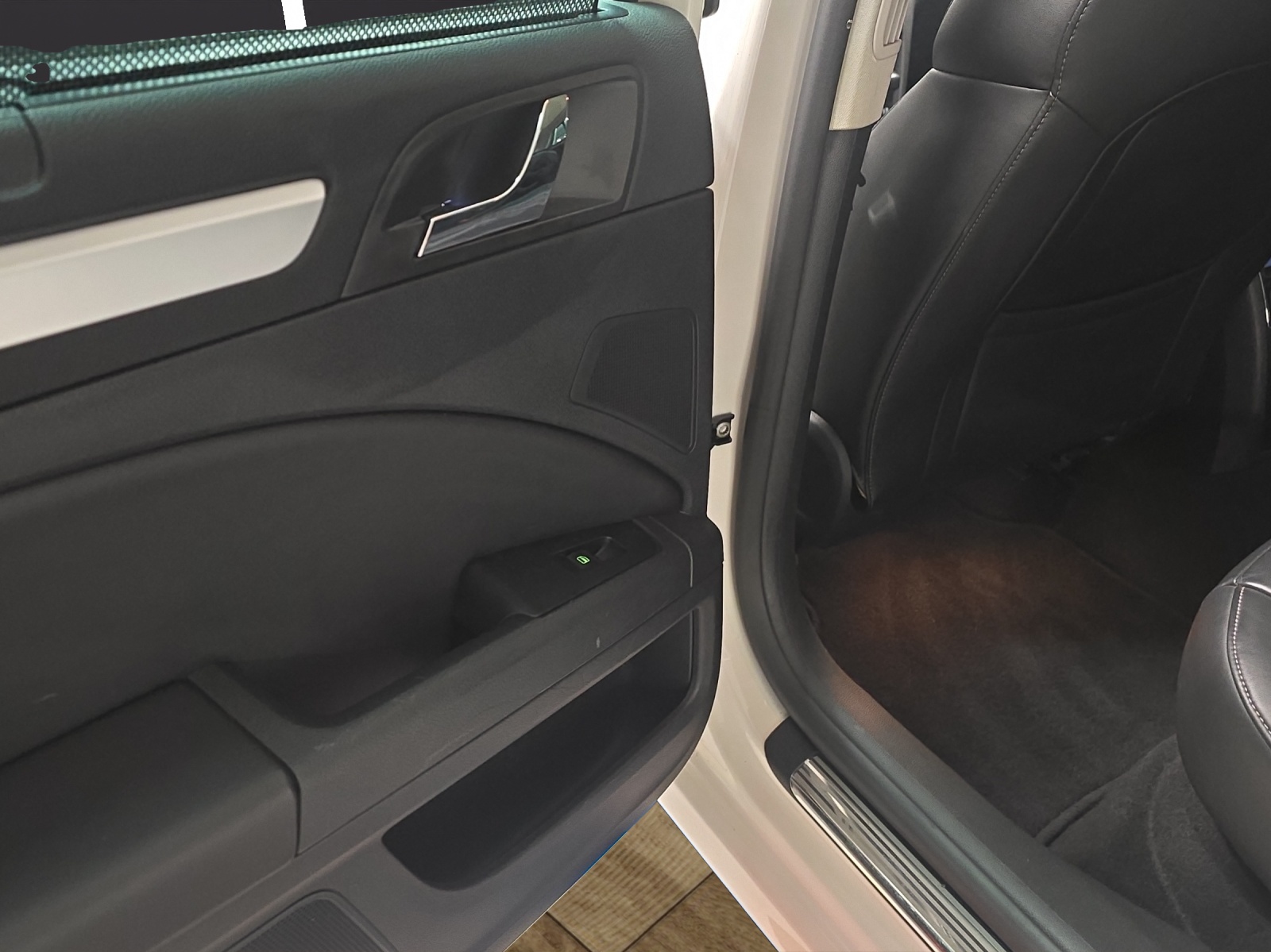 SKODA Superb Combi 3.6 FSI Elegance 4x4 DSG-image-20