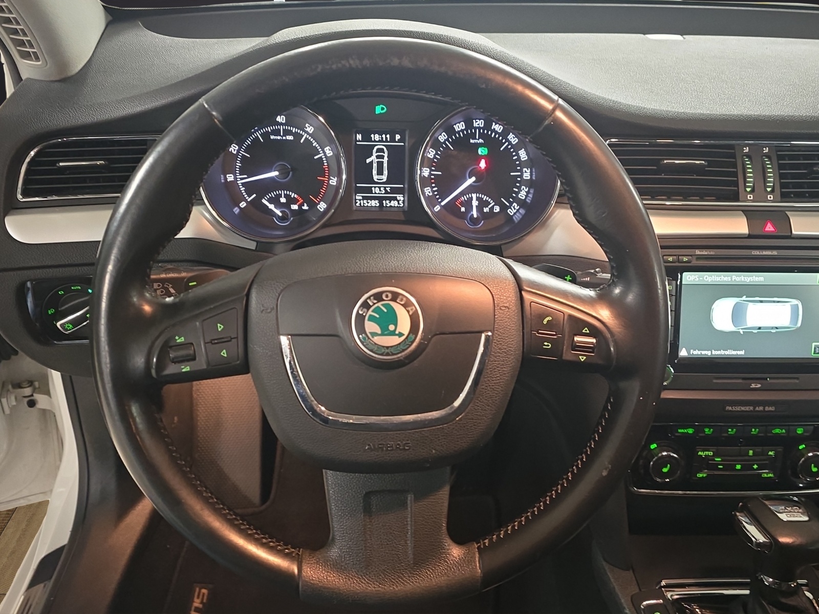 SKODA Superb Combi 3.6 FSI Elegance 4x4 DSG-image-10