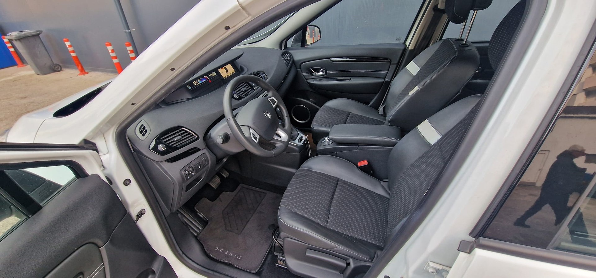RENAULT Grand Scénic 1.5 dCi Expression EDC-image-11