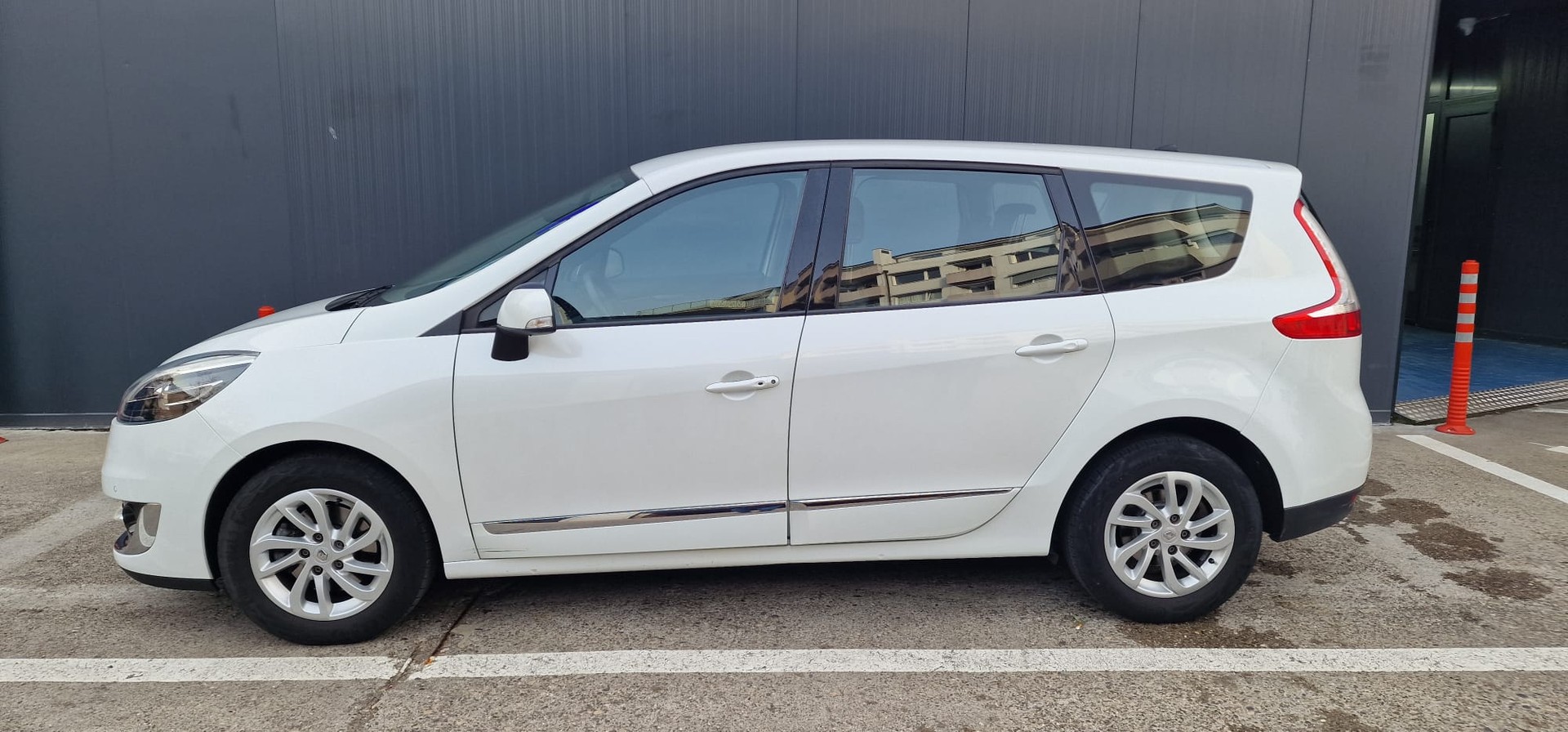 RENAULT Grand Scénic 1.5 dCi Expression EDC-image-9
