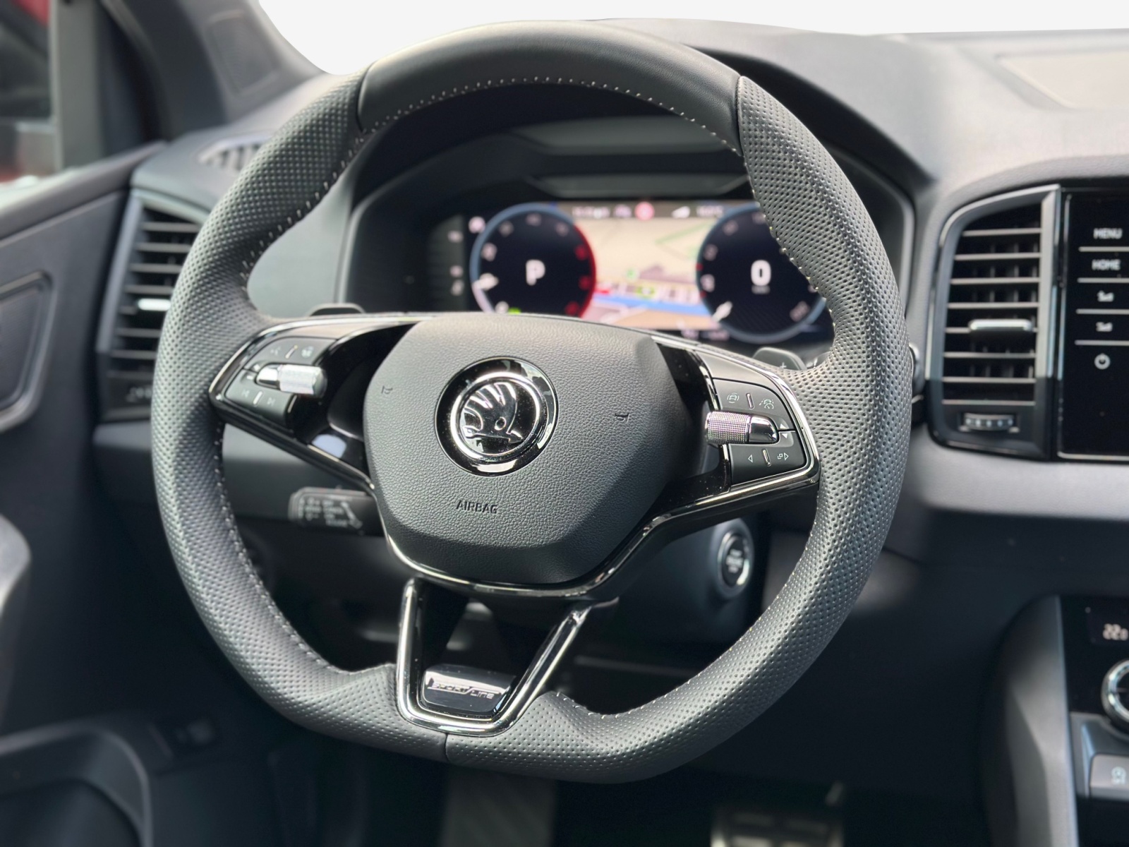 SKODA Karoq 2.0 TDI CR Sport Line 4x4 DSG-image-9