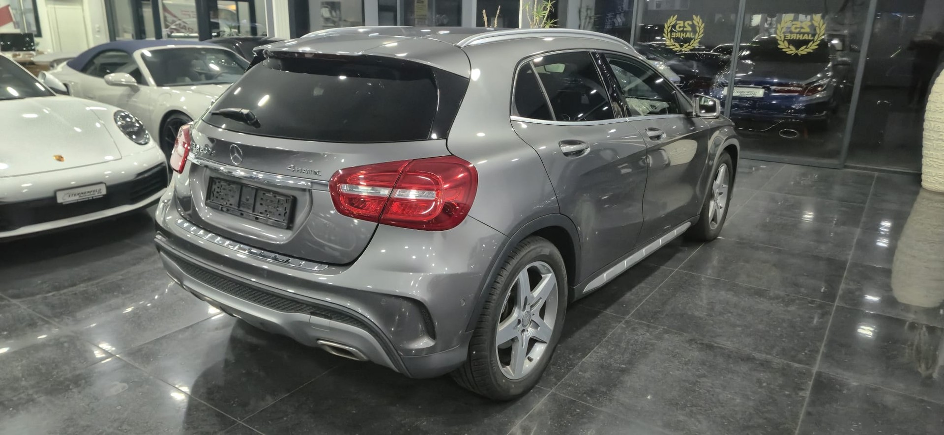 MERCEDES-BENZ GLA 200 CDI Swiss Star Edition AMG Line 4Matic 7G-DCT-image-3