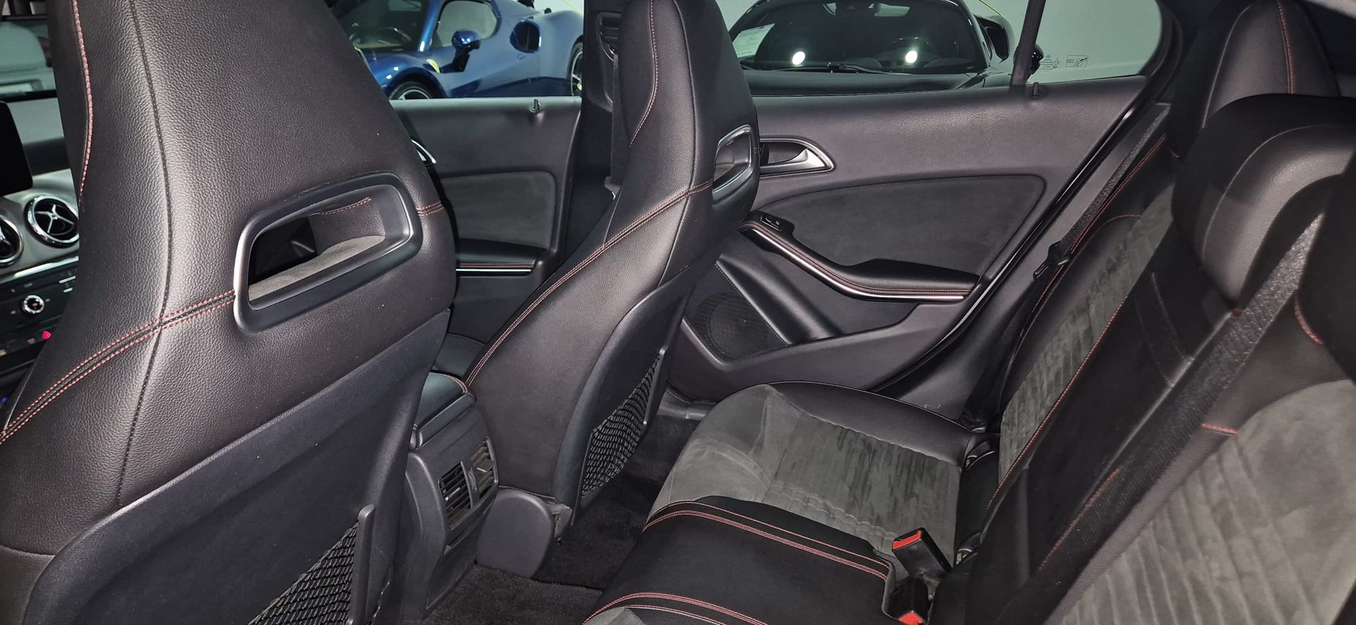 MERCEDES-BENZ GLA 200 CDI Swiss Star Edition AMG Line 4Matic 7G-DCT-image-6