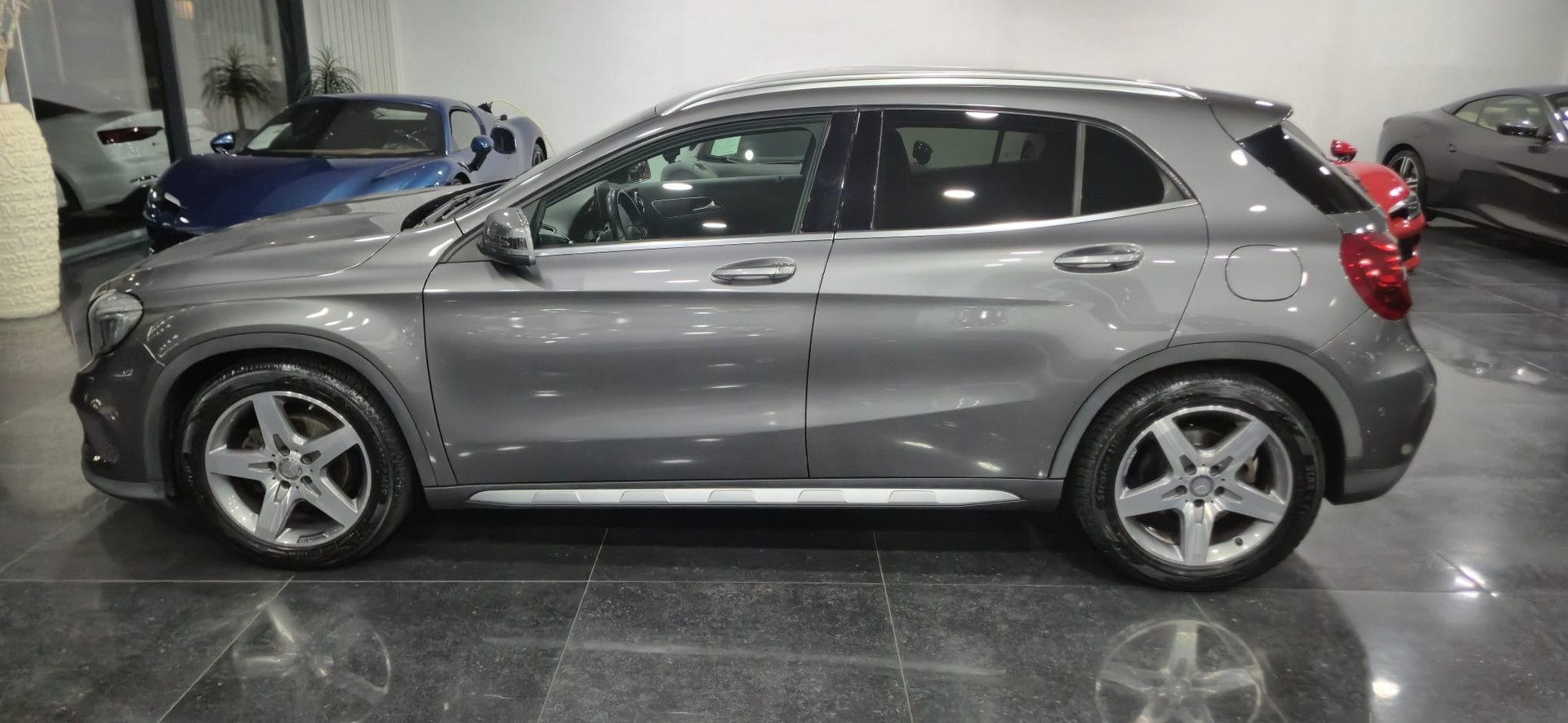 MERCEDES-BENZ GLA 200 CDI Swiss Star Edition AMG Line 4Matic 7G-DCT-image-4