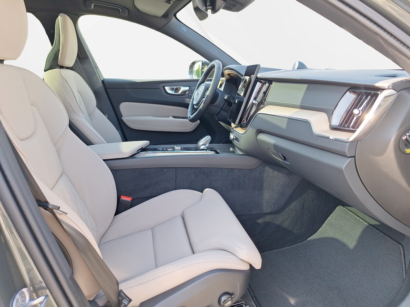 VOLVO XC60 2.0 T6 TE Ultra Dark eAWD-image-6