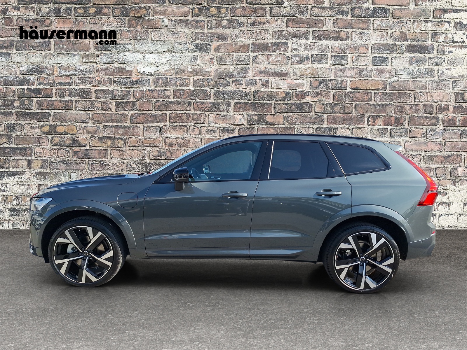 VOLVO XC60 2.0 T6 TE Ultra Dark eAWD-showroom-element-2