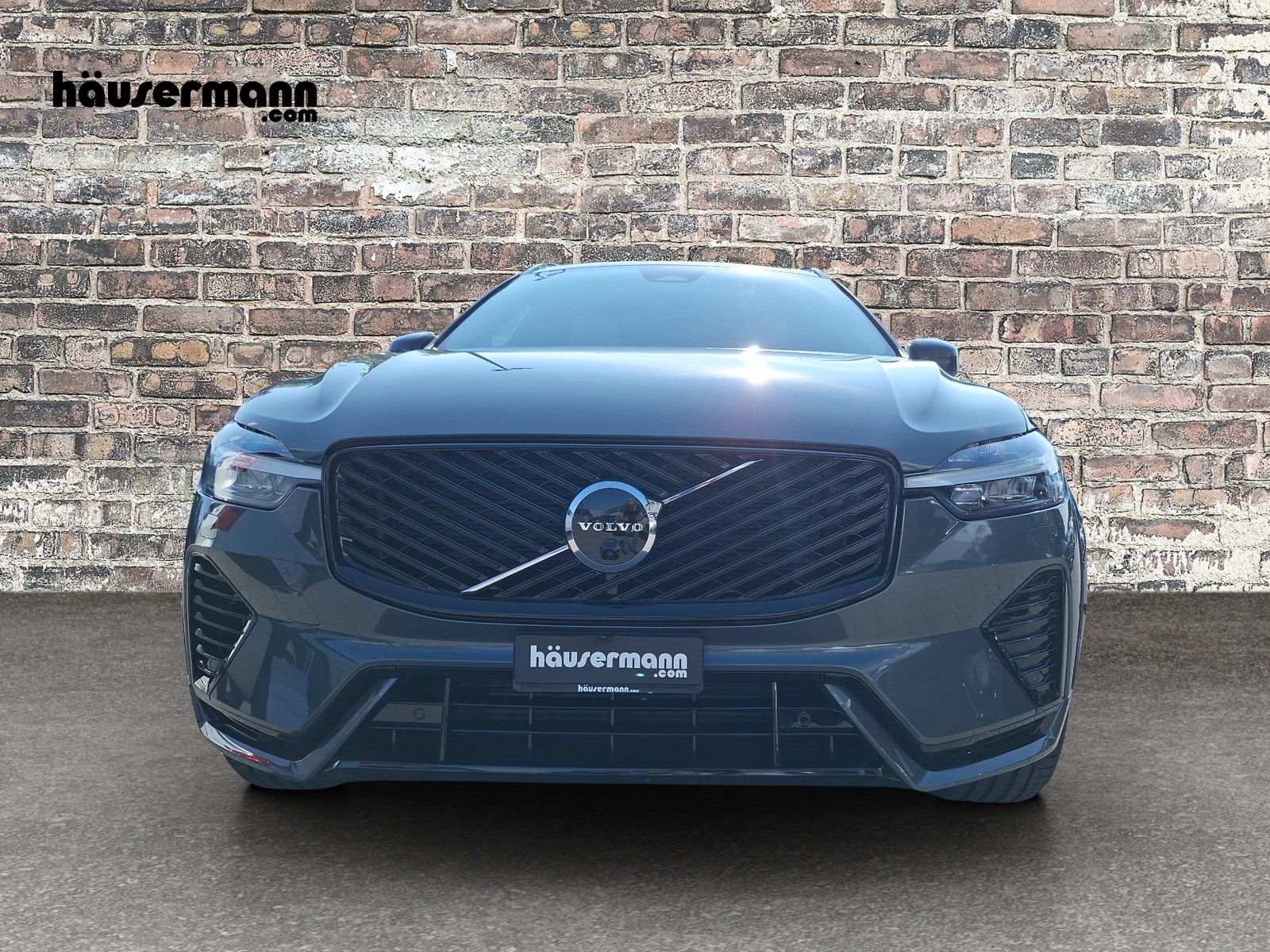 VOLVO XC60 2.0 T6 TE Ultra Dark eAWD-showroom-element-3