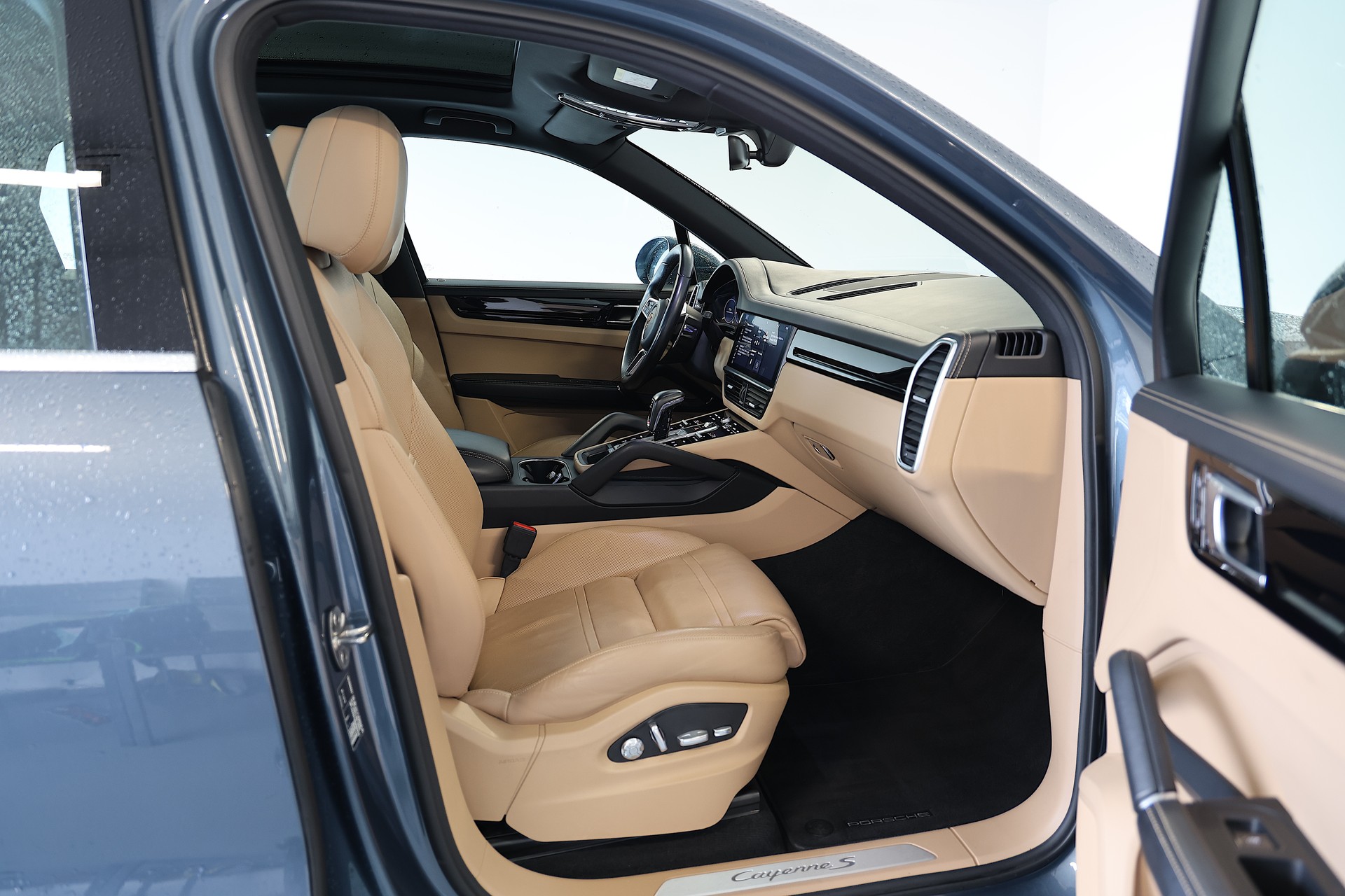PORSCHE Cayenne S-image-12