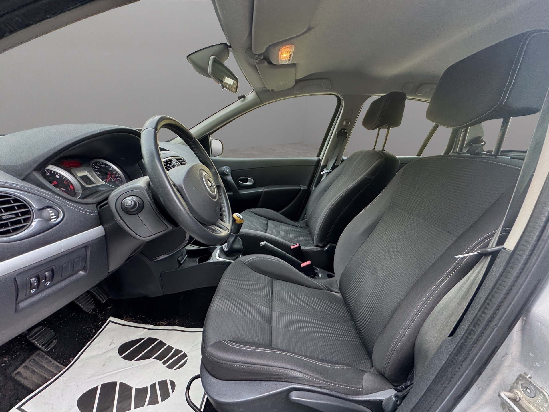 RENAULT Clio Grandtour 1.2 16V Turbo Dynamique-image-8