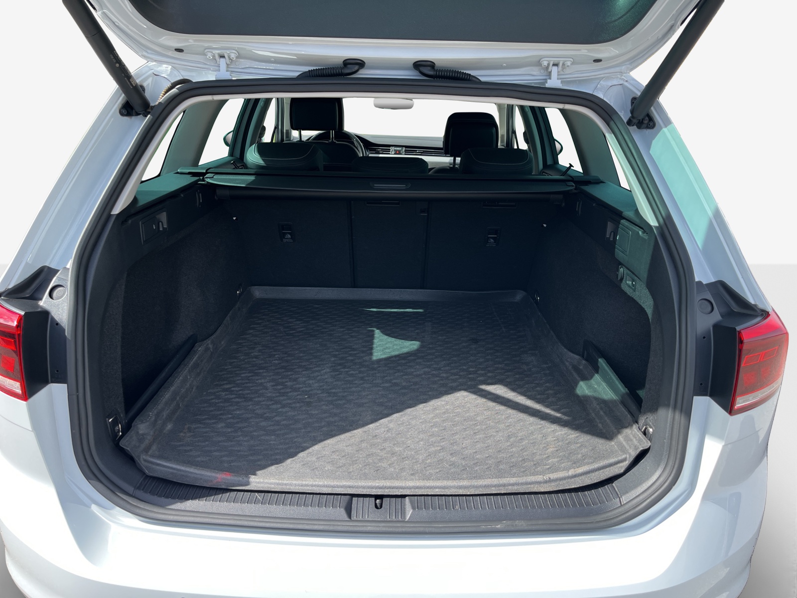 VW Passat 2.0 TDI BMT Elegance 4Motion DSG-image-12