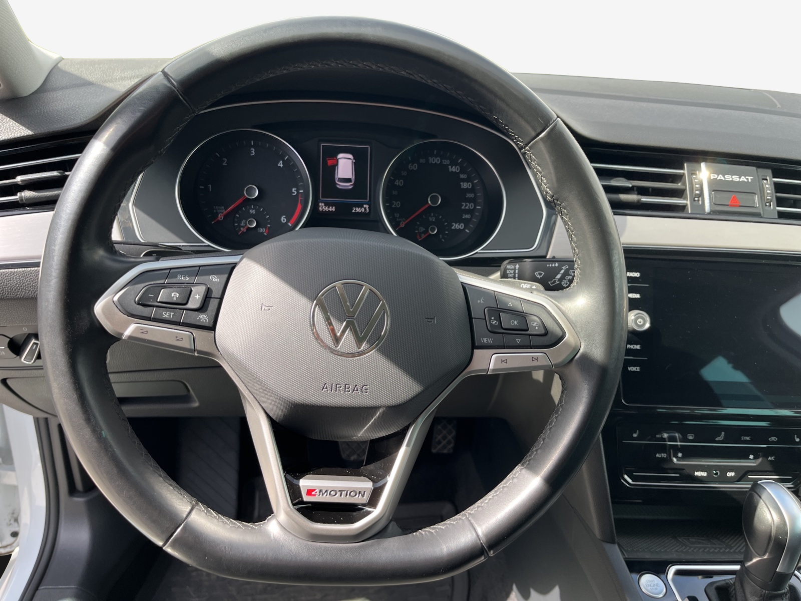 VW Passat 2.0 TDI BMT Elegance 4Motion DSG-image-9