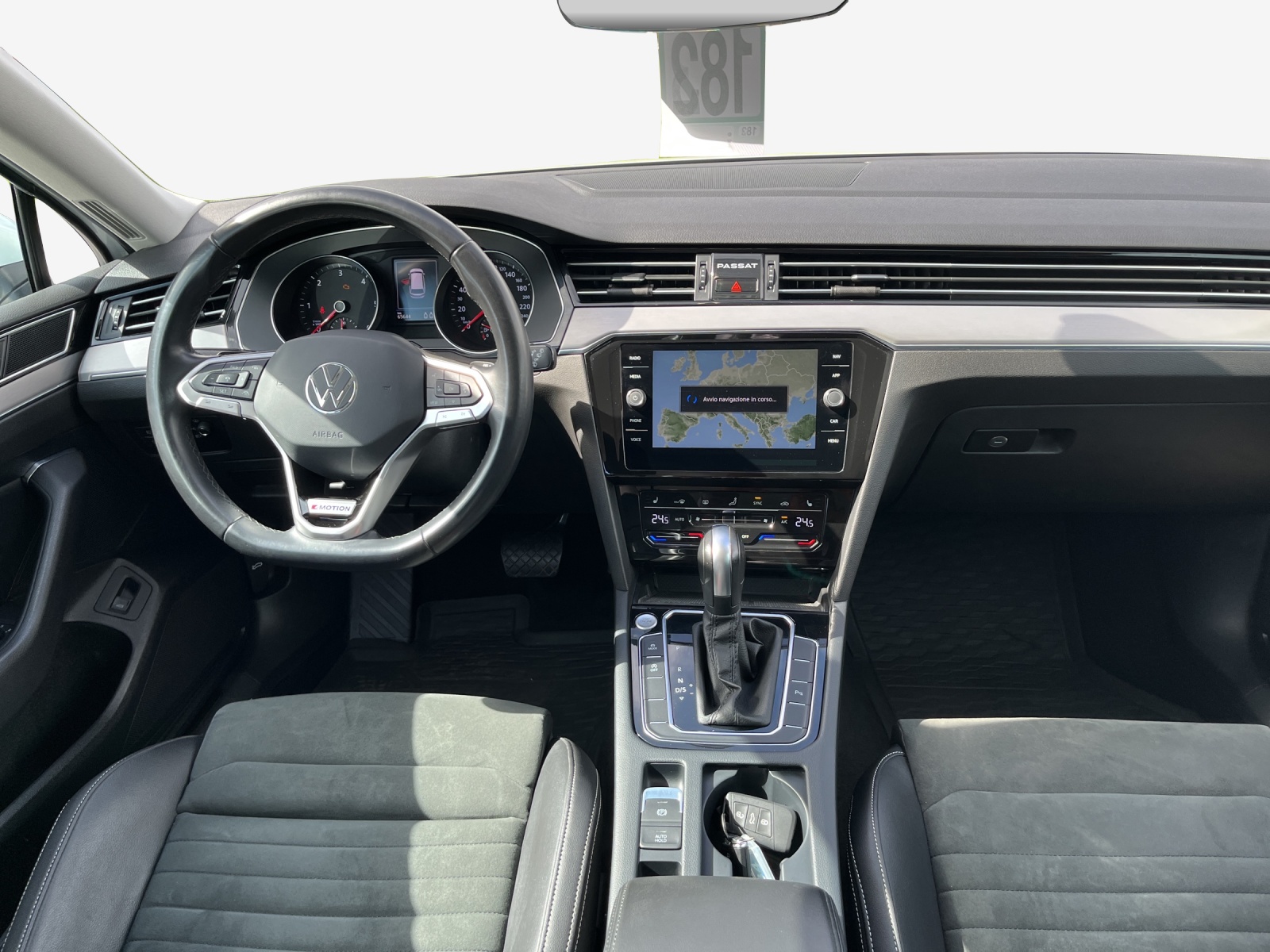 VW Passat 2.0 TDI BMT Elegance 4Motion DSG-image-8