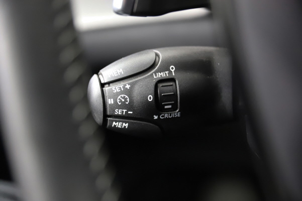 PEUGEOT 208 1.2 MHEV 110 Style-image-13