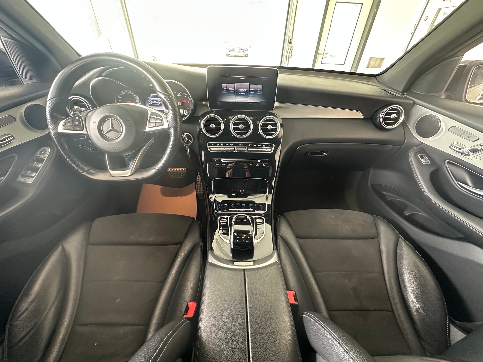 MERCEDES-BENZ GLC 250 d Exclusive 4Matic 9G-Tronic-image-11