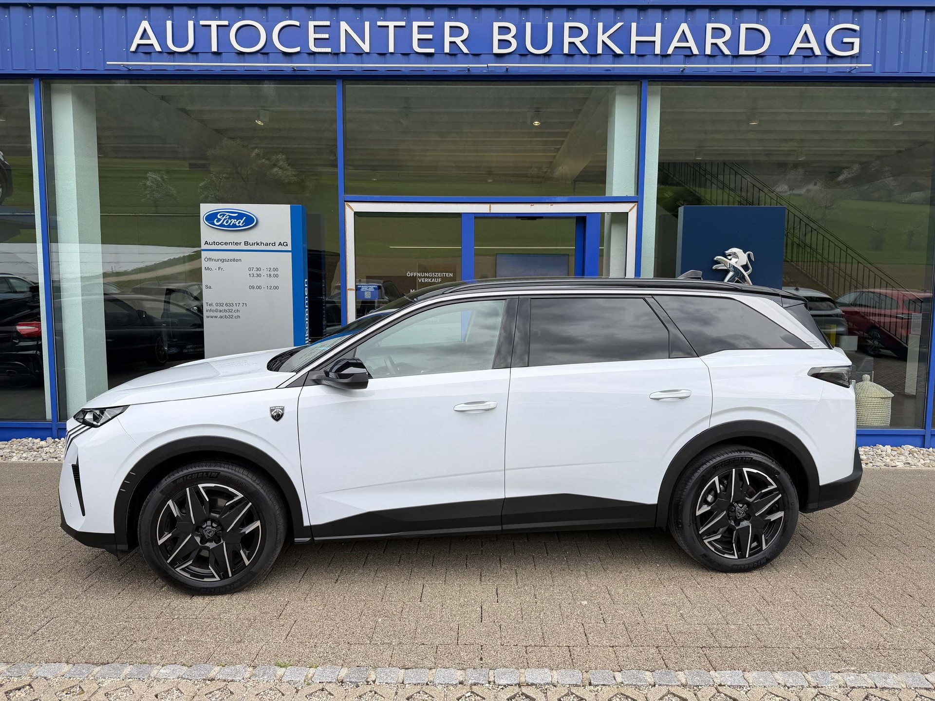 PEUGEOT 5008 1.2 Hybrid GT * 5 Jahre Werksgarantie*-image-0