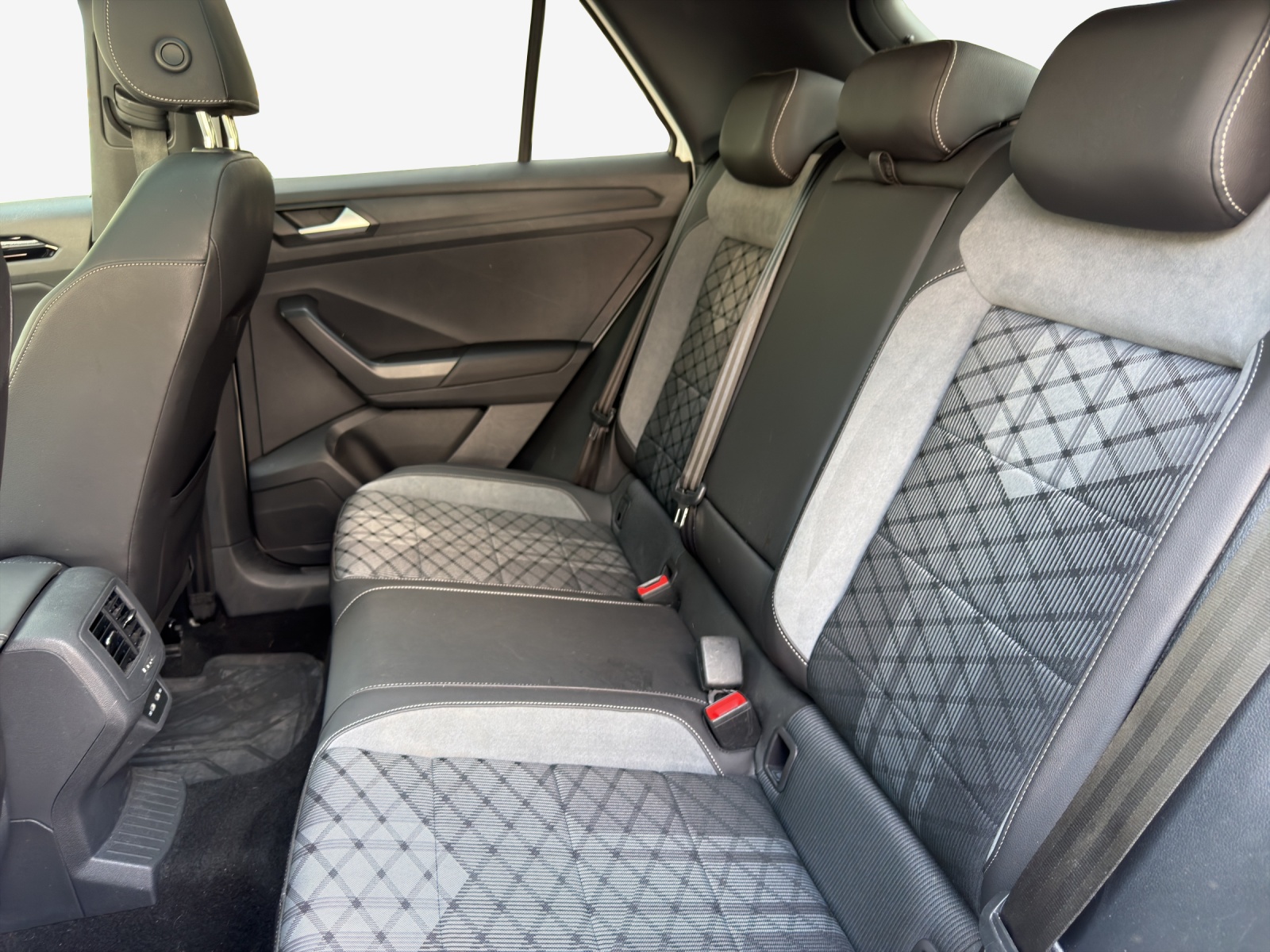 VW T-Roc 2.0 TSI R-Line DSG 4Motion-image-11
