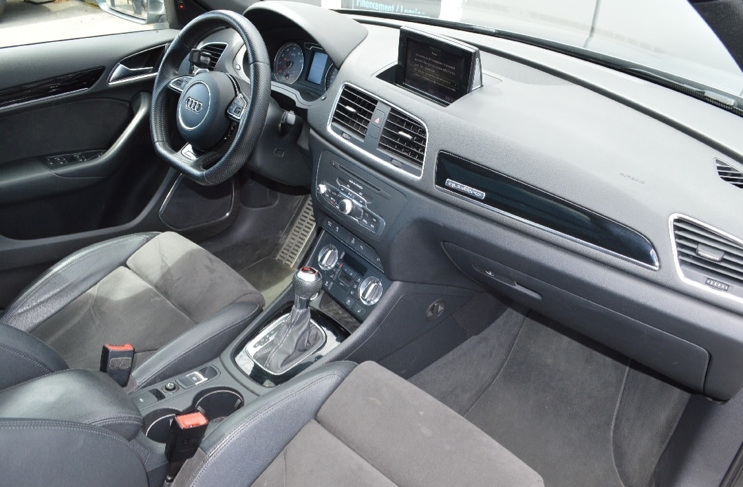AUDI RS Q3 2.5 TFSI quattro S-tronic-image-9