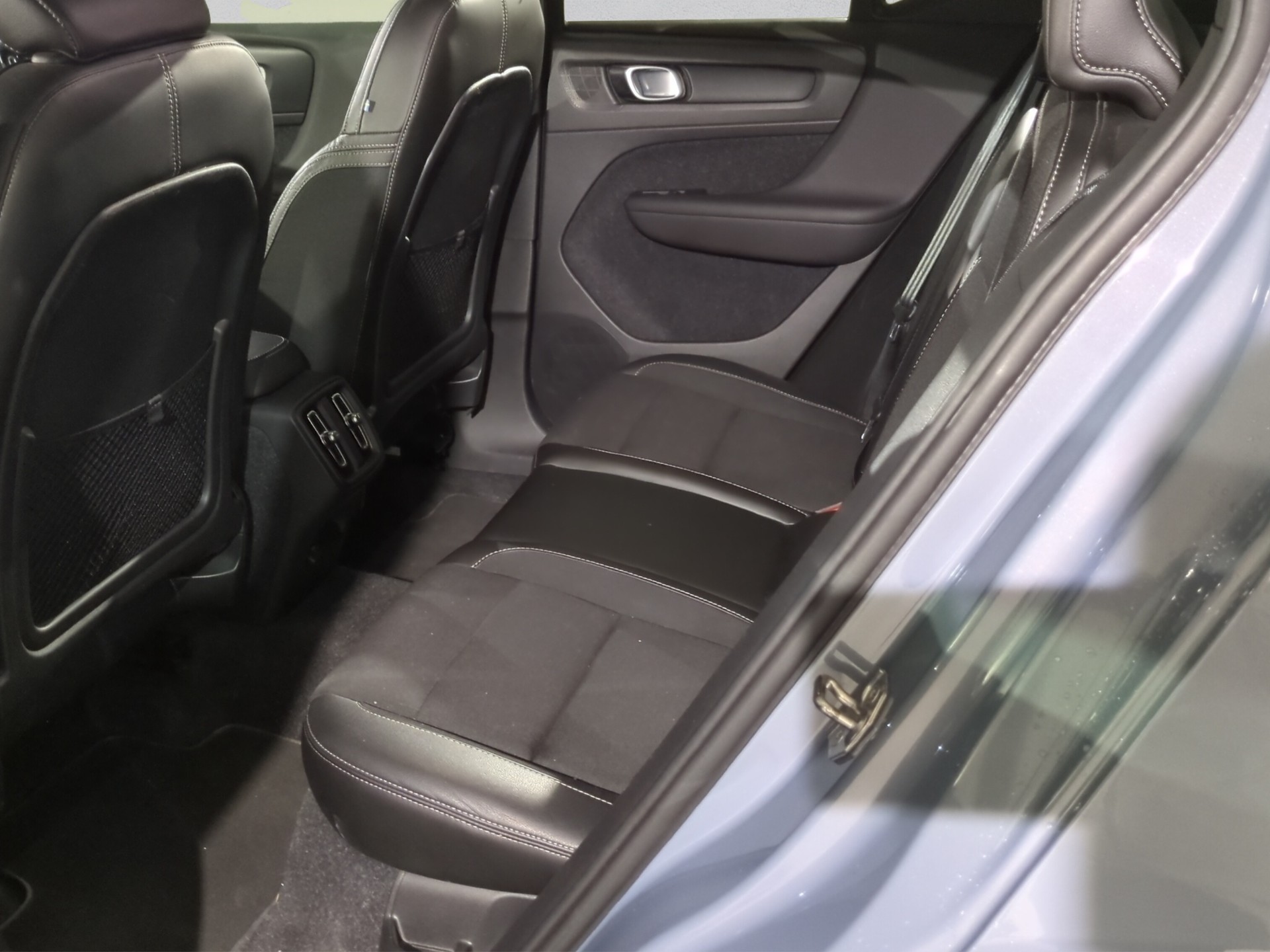 VOLVO XC40 T4 AWD Momentum Geartronic-image-14