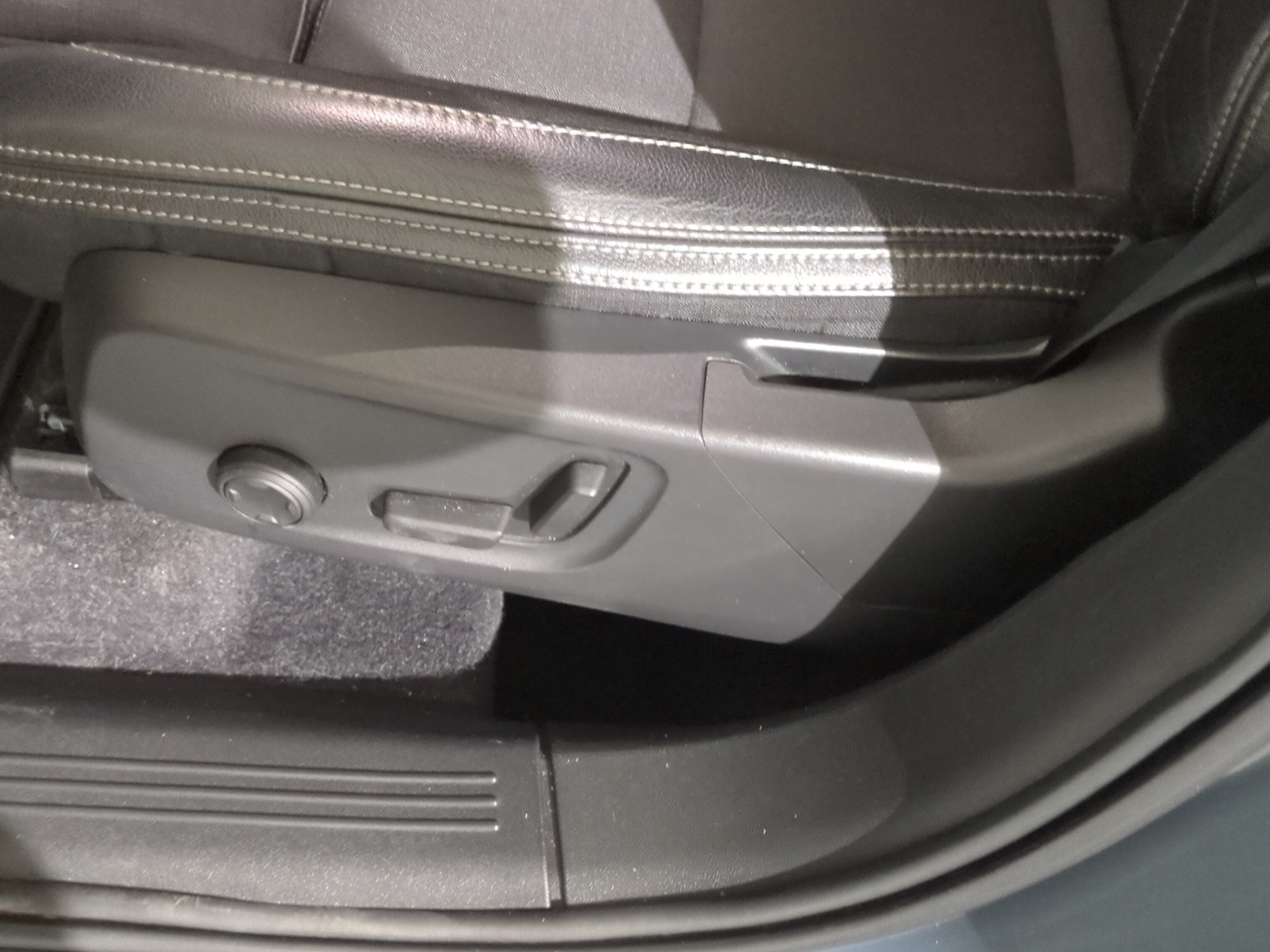 VOLVO XC40 T4 AWD Momentum Geartronic-image-19
