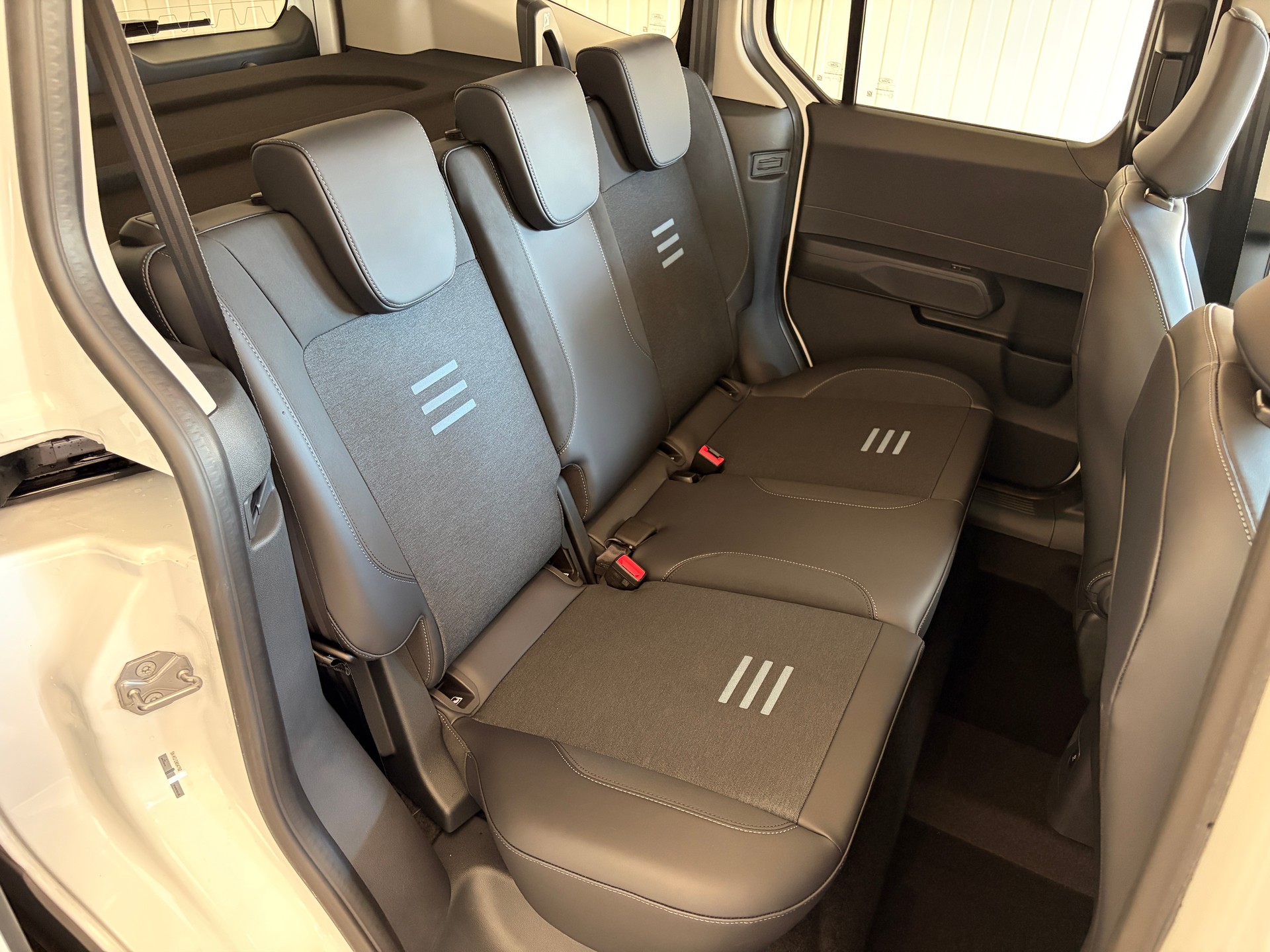 FORD Tourneo Courier 1.0 EcoBoost Active Automat-image-5