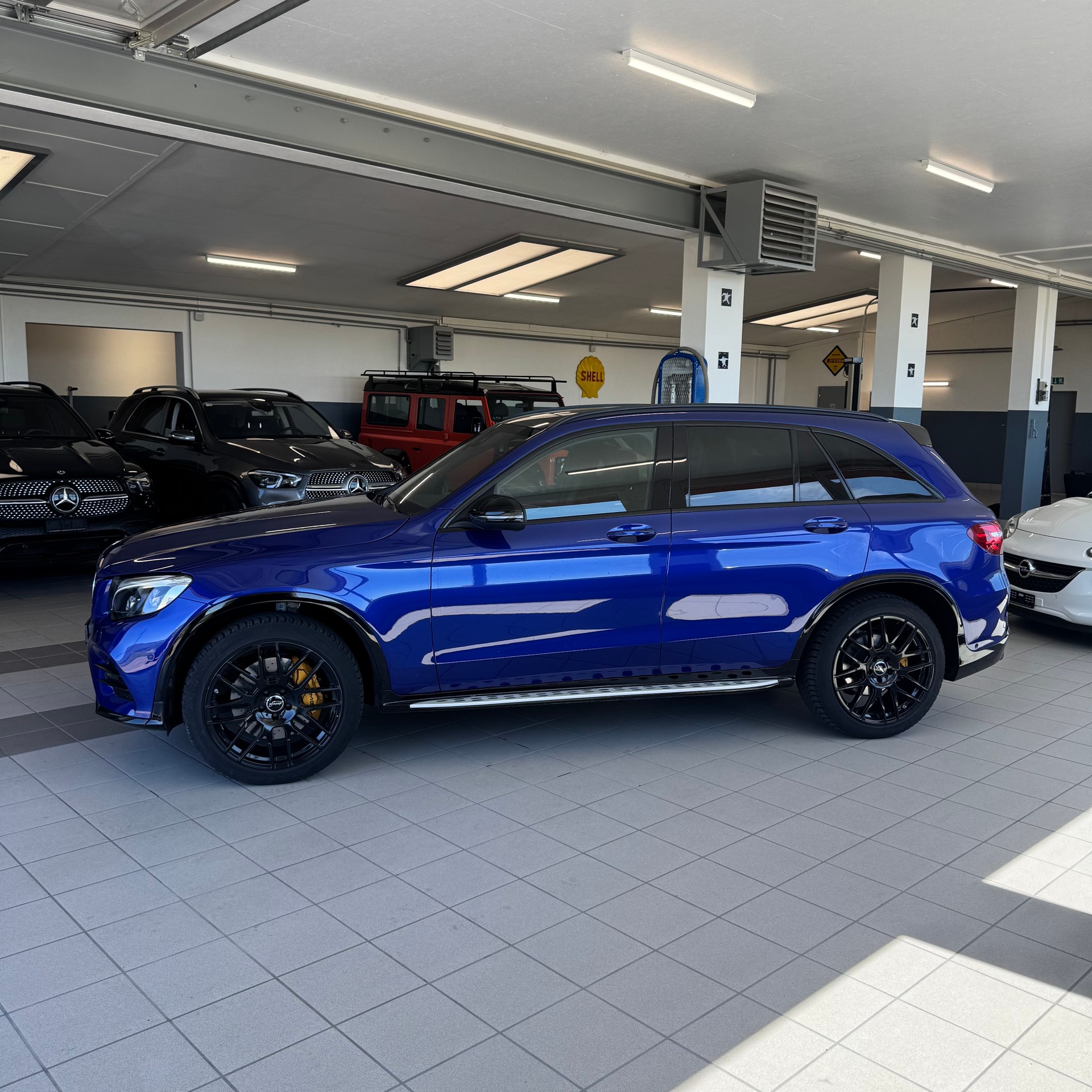 MERCEDES-BENZ GLC 250 d AMG Line 4Matic 9G-Tronic-showroom-element-1