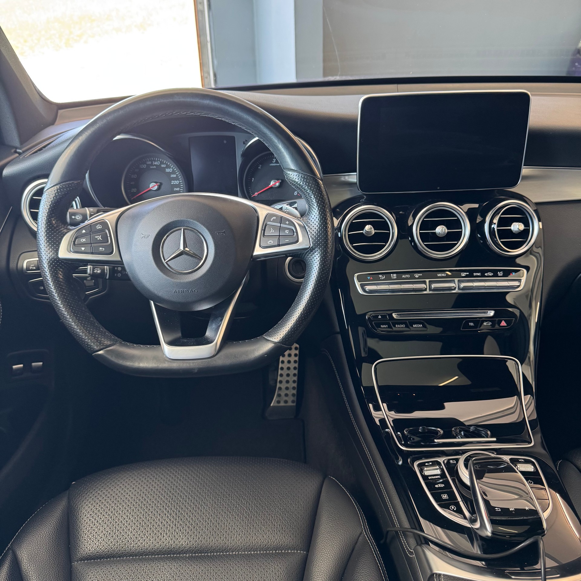 MERCEDES-BENZ GLC 250 d AMG Line 4Matic 9G-Tronic-image-6
