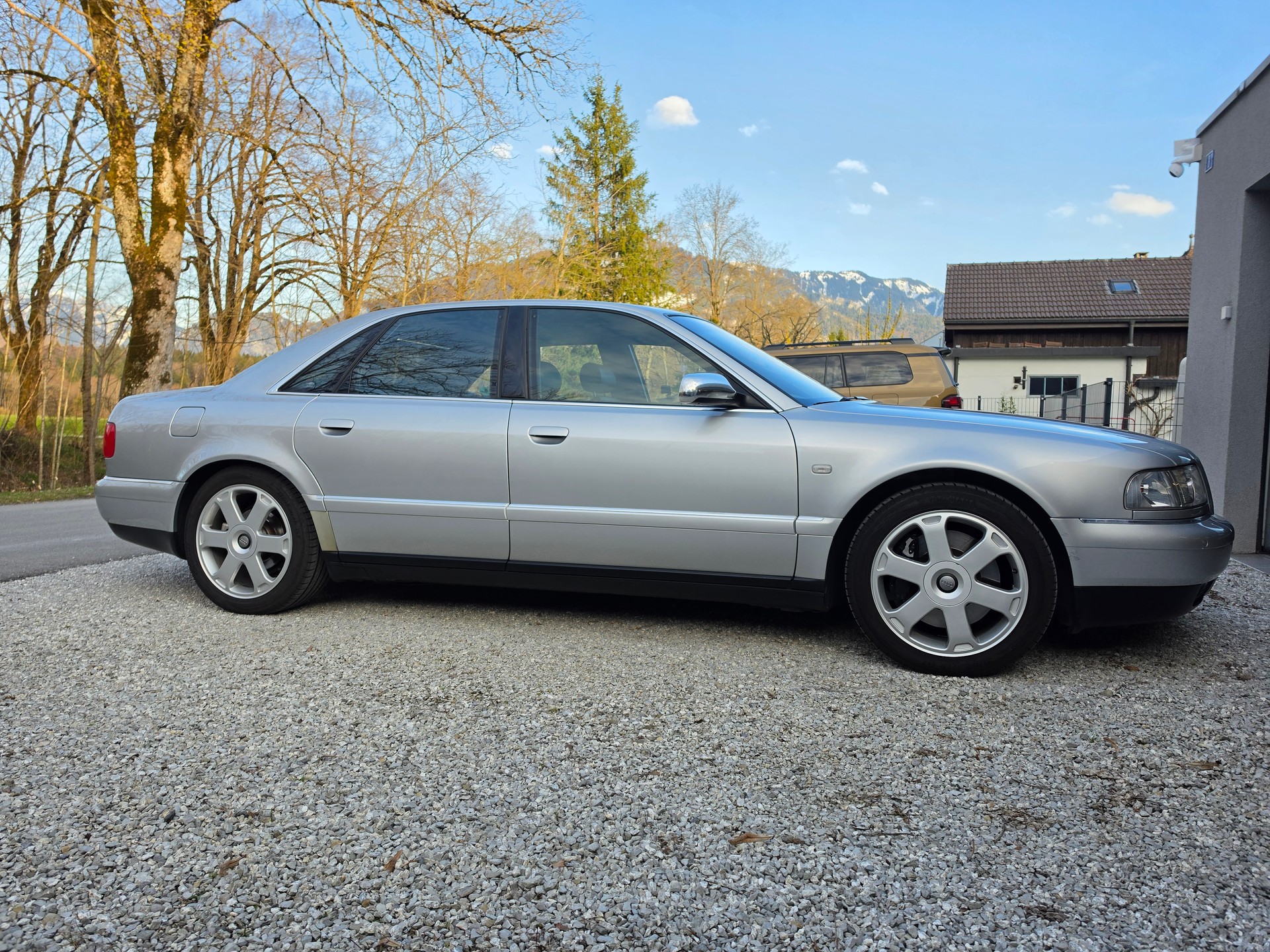 AUDI S8 4.2 quattro-image-5