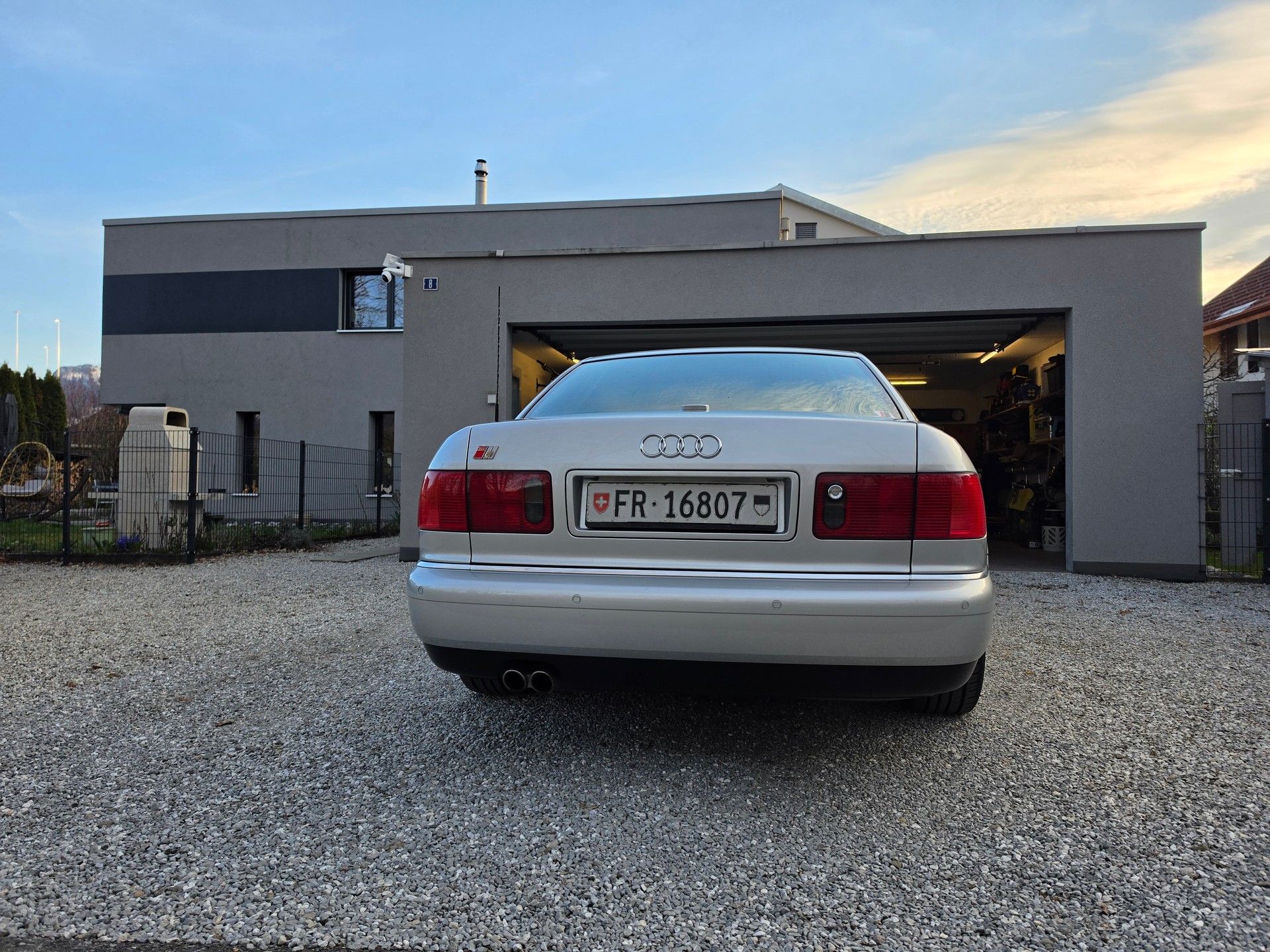 AUDI S8 4.2 quattro-image-4