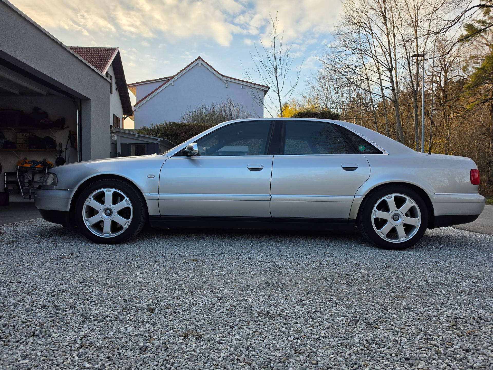 AUDI S8 4.2 quattro-image-1