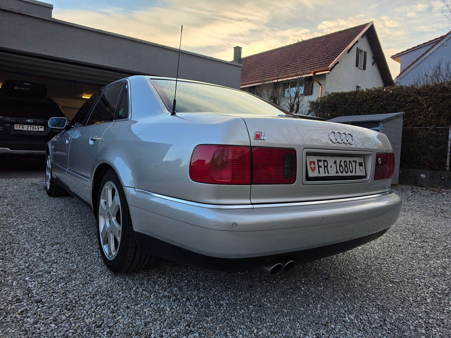 AUDI S8 4.2 quattro-image-3