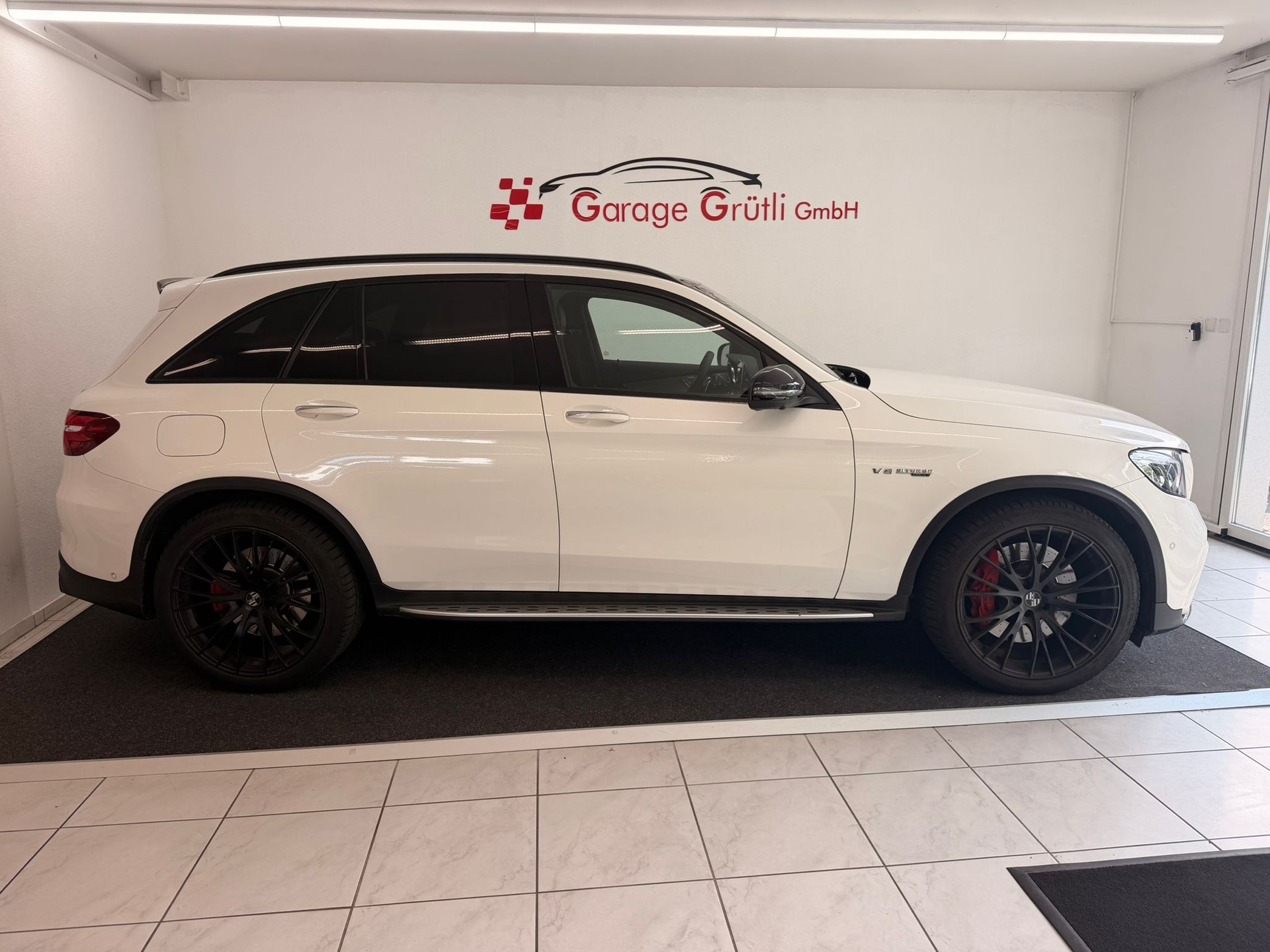 MERCEDES-BENZ GLC 63 S AMG Edition 1 4Matic+ 9G-Tronic-image-2