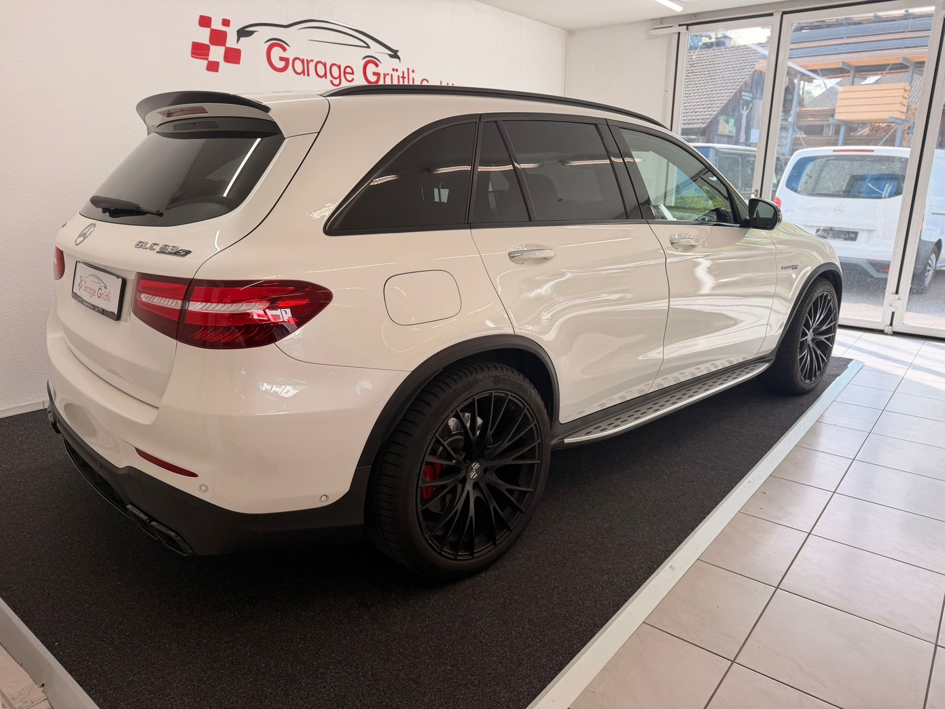 MERCEDES-BENZ GLC 63 S AMG Edition 1 4Matic+ 9G-Tronic-image-3