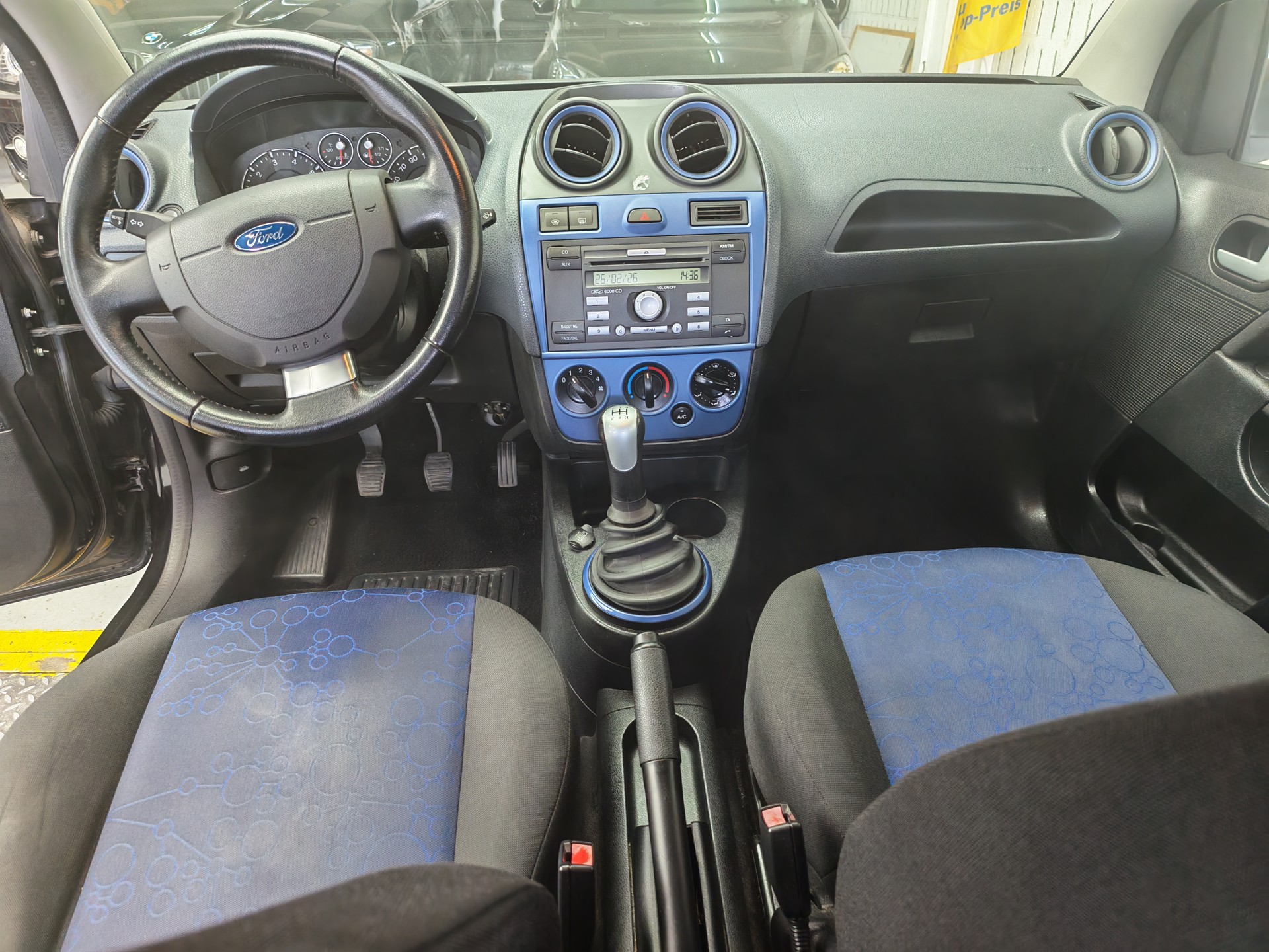 FORD Fiesta 1.4 16V Ambiente-image-8