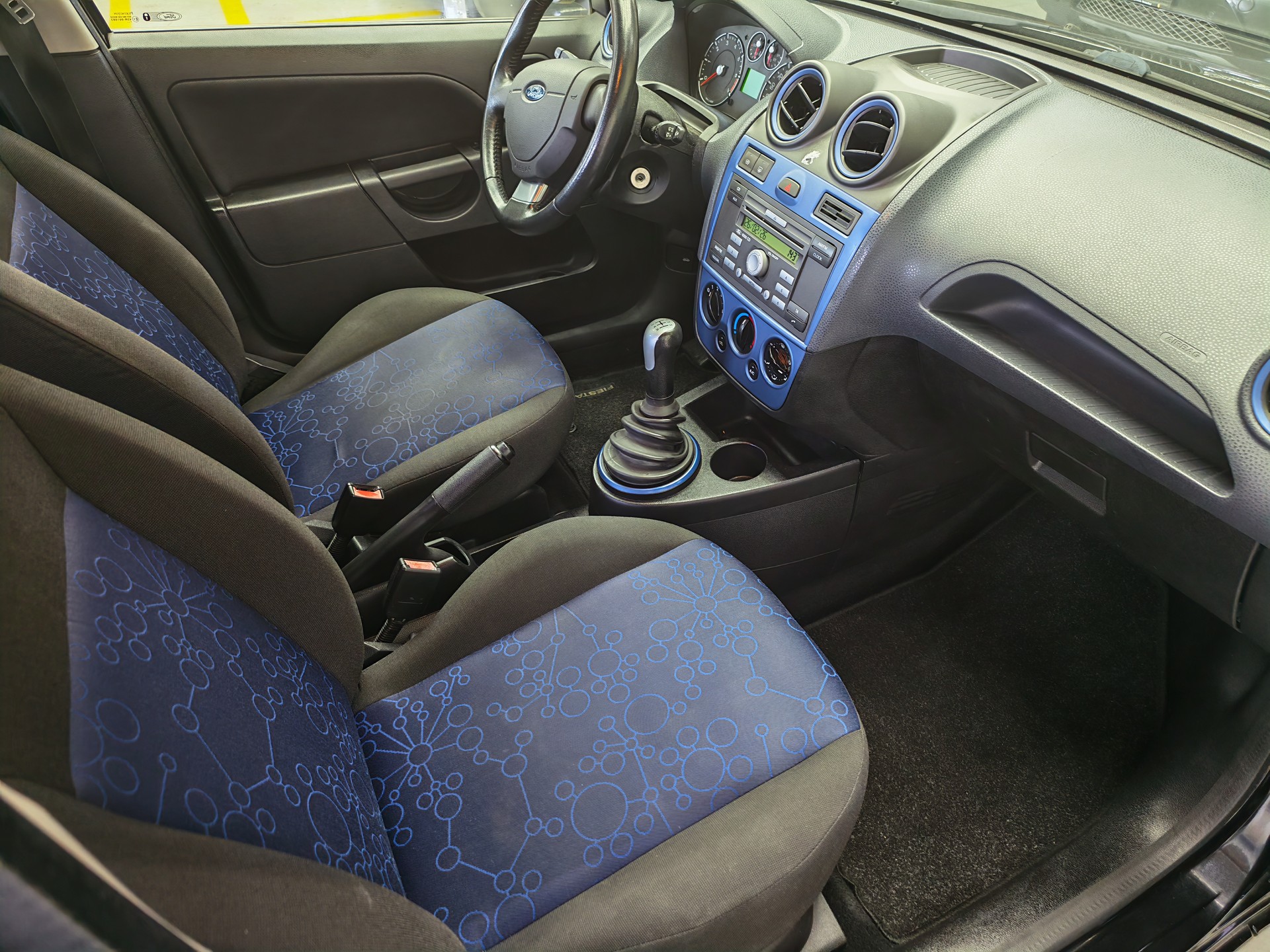 FORD Fiesta 1.4 16V Ambiente-image-10