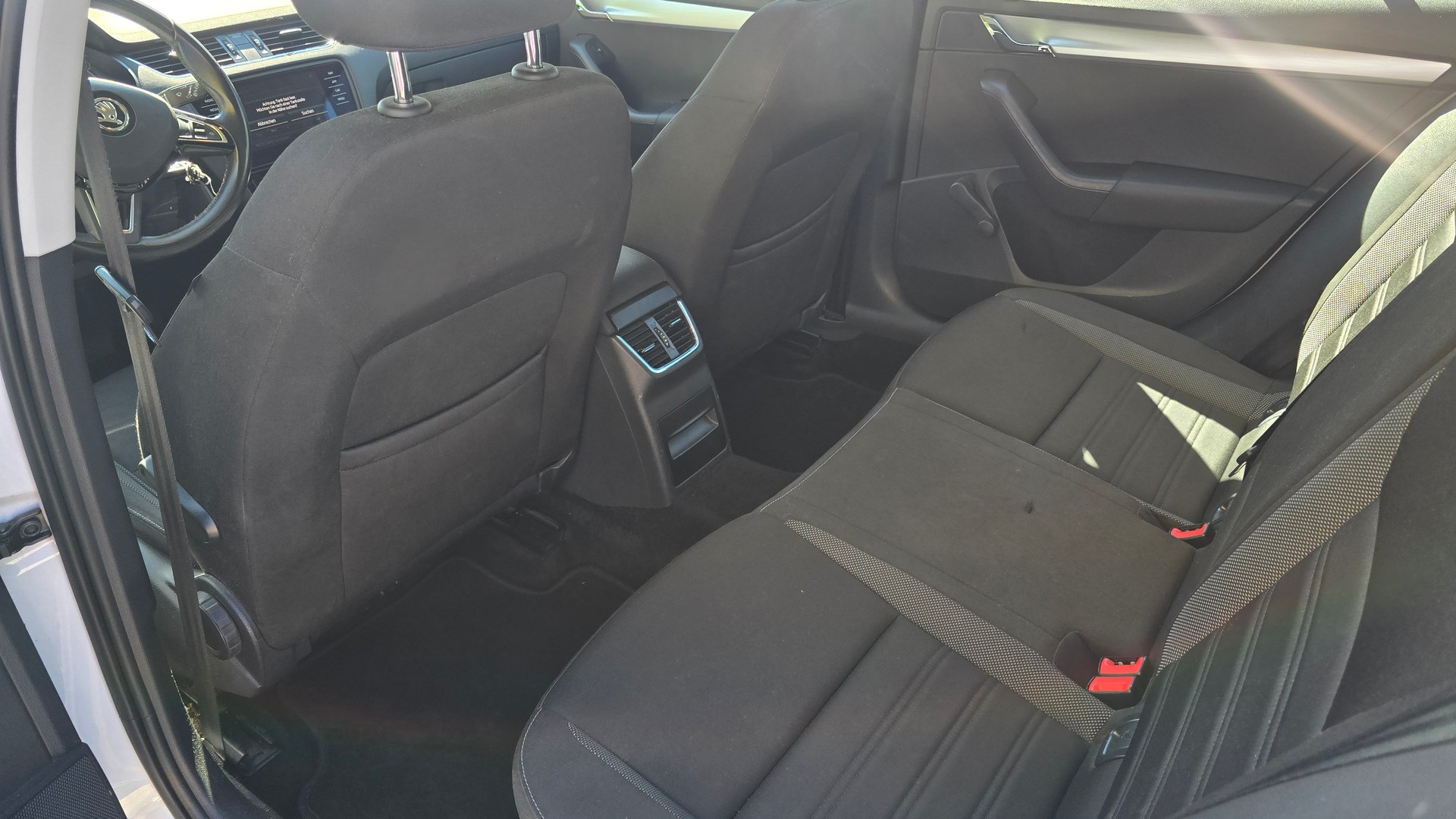 SKODA Octavia Combi 1.6 TDI Ambition DSG-image-6