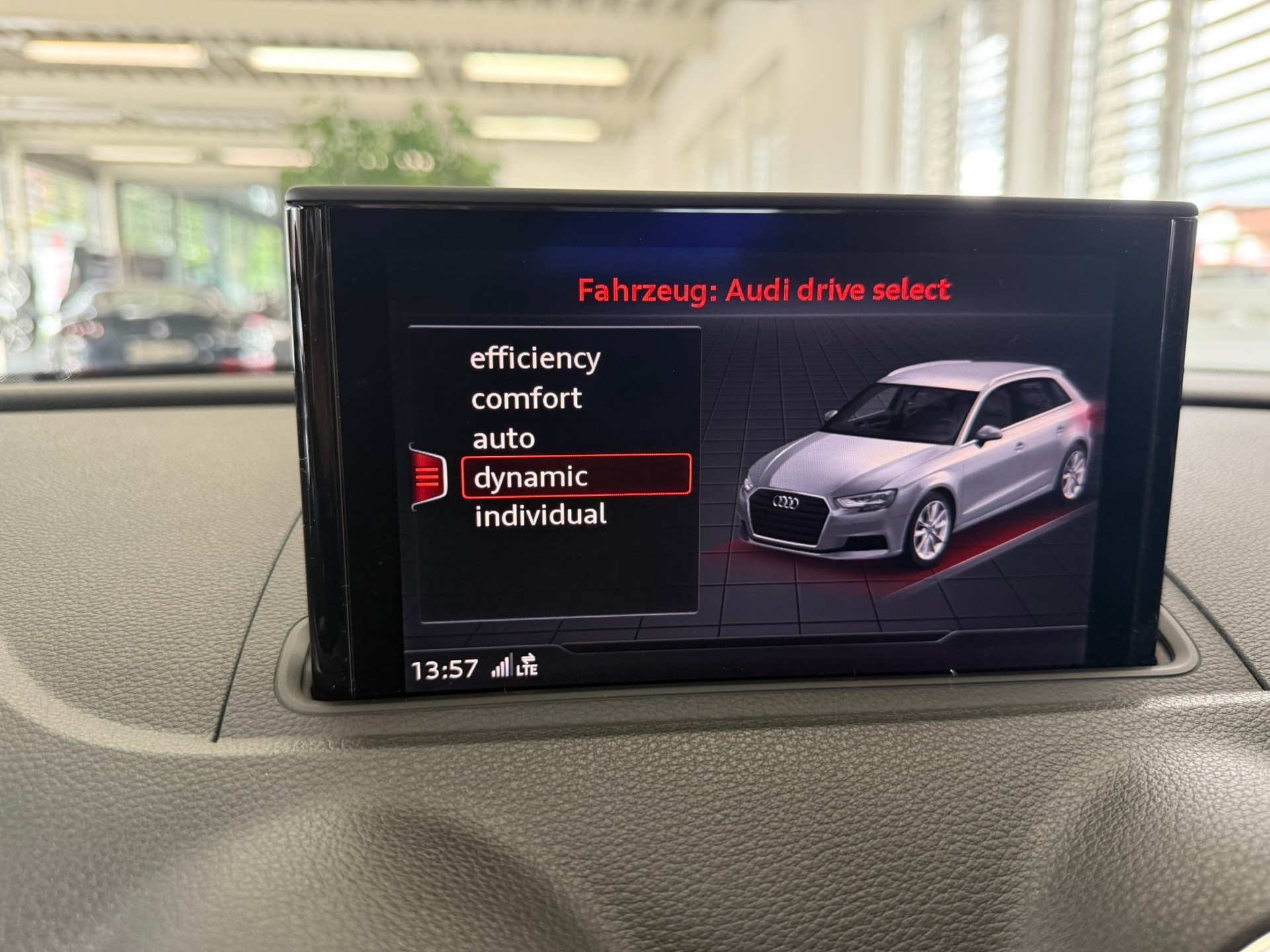AUDI S3 Sportback 2.0 TFSI quattro S-tronic, 8-fach bereift-image-21