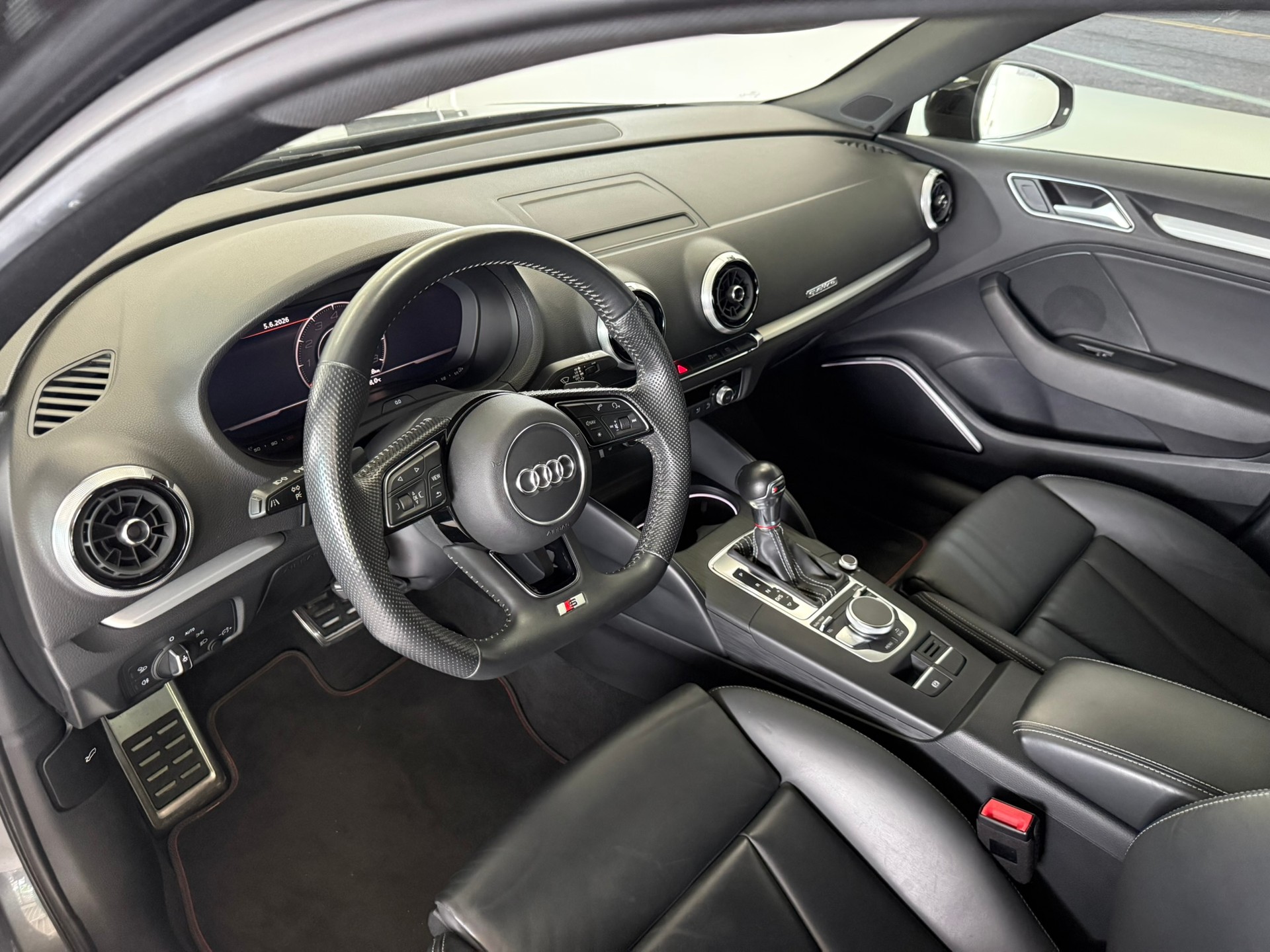 AUDI S3 Sportback 2.0 TFSI quattro S-tronic, 8-fach bereift-image-11