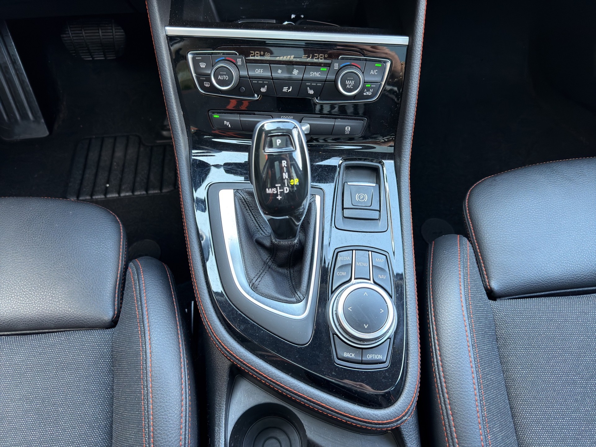 BMW 216d Gran Tourer DKG Luxury Line-image-14