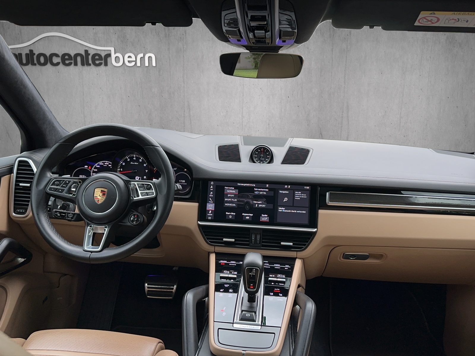 PORSCHE Cayenne Turbo-image-11