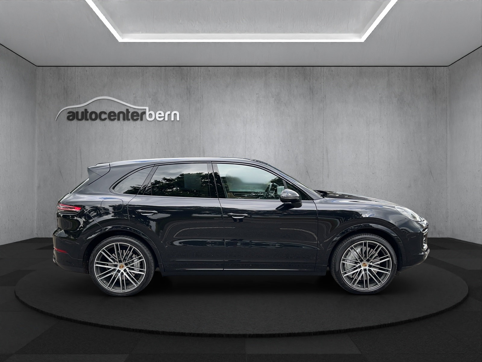 PORSCHE Cayenne Turbo-image-7