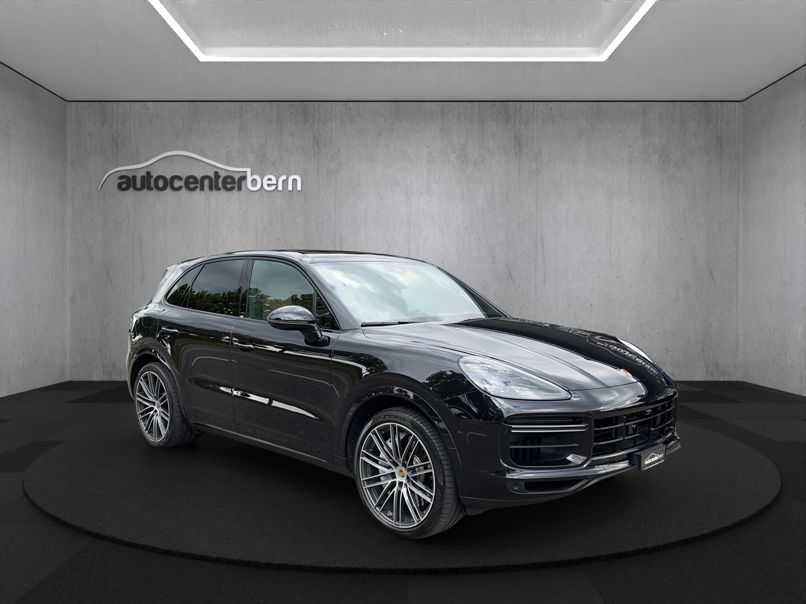 PORSCHE Cayenne Turbo-image-0