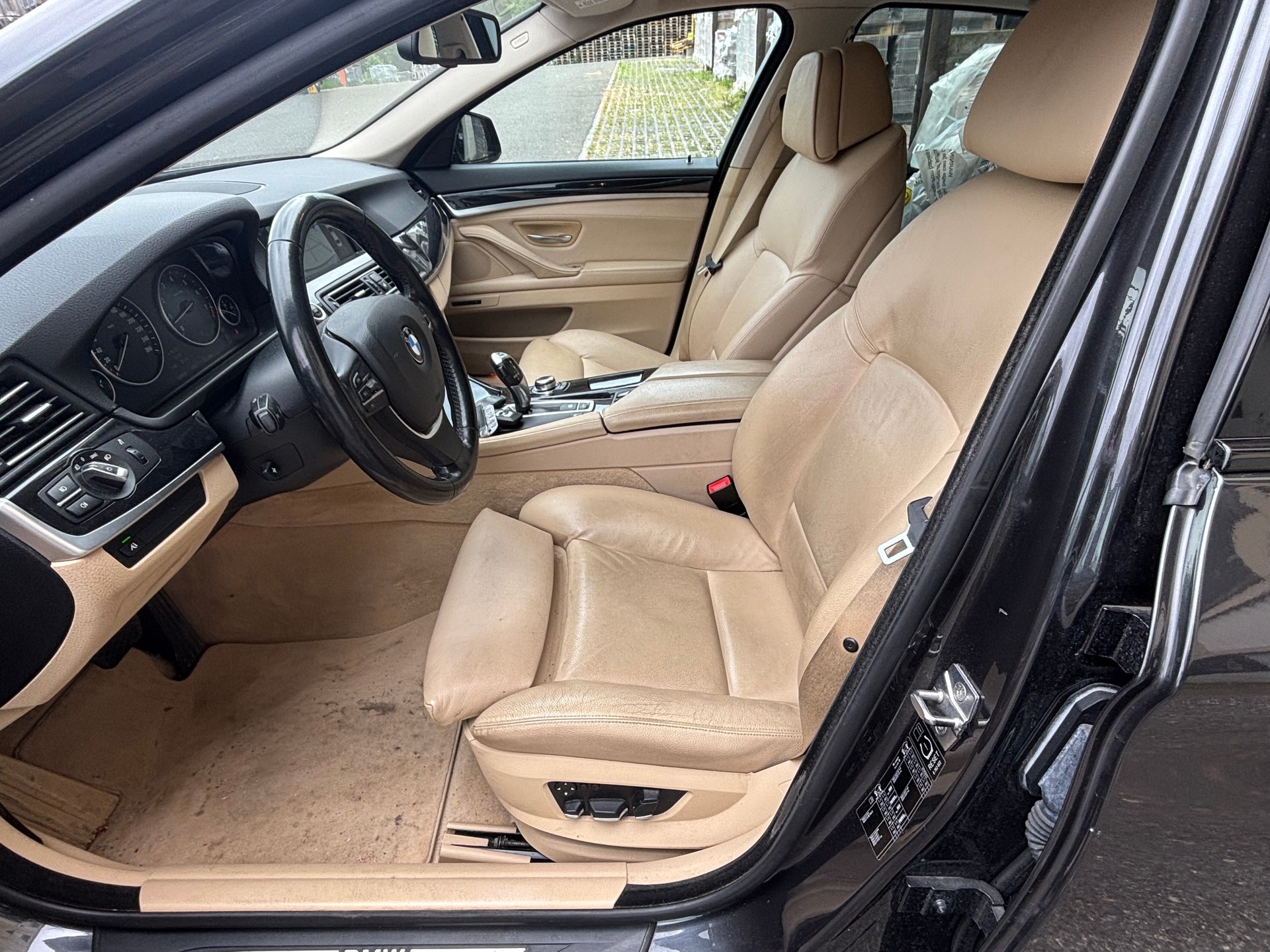 BMW 528i Steptronic-image-9