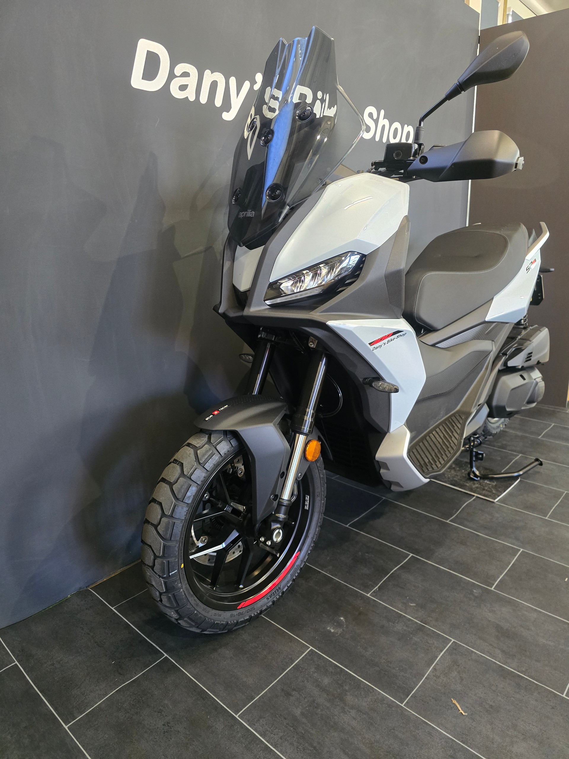 APRILIA SR GT 400 (4 Jahre Garantie)-showroom-element-3