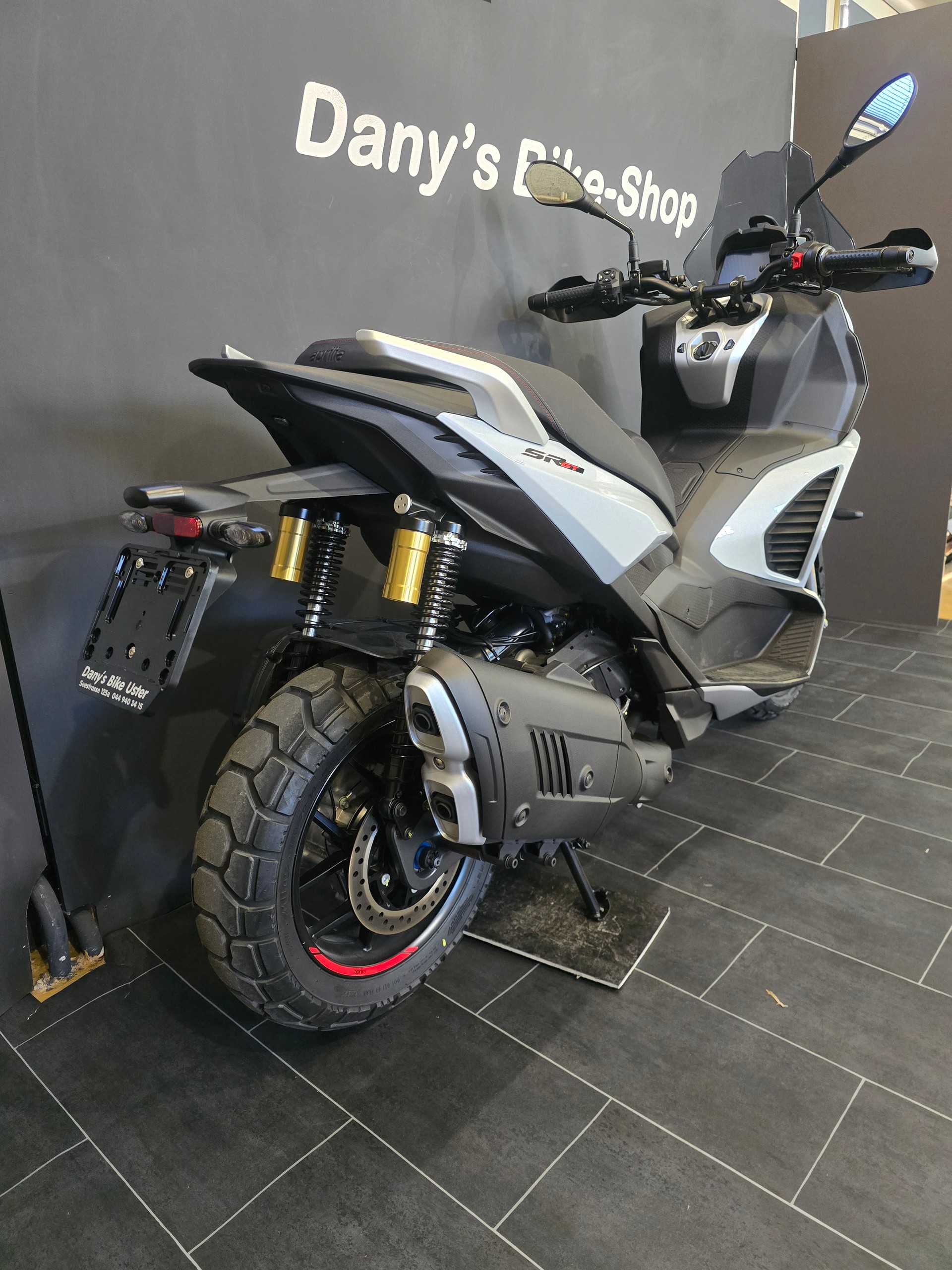 APRILIA SR GT 400 (4 Jahre Garantie)-showroom-element-1