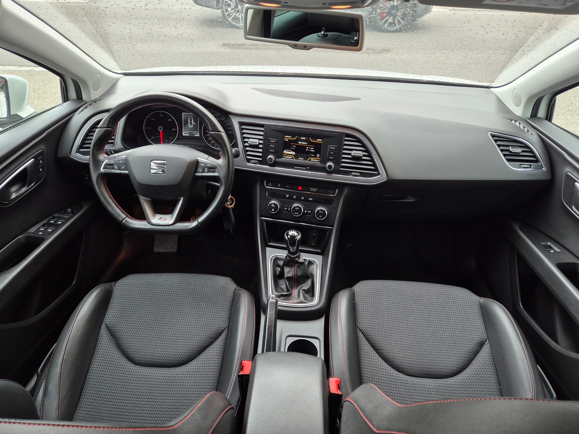 SEAT Leon ST 2.0 TDI FR Line-image-9