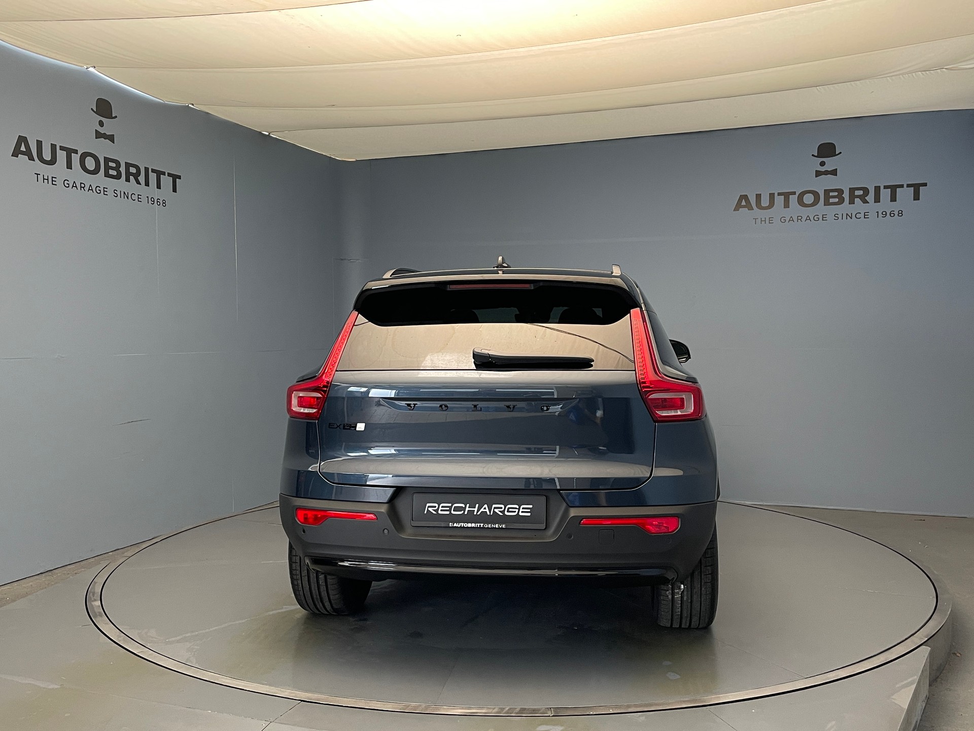 VOLVO EX40 Twin Black Edition AWD-showroom-element-1