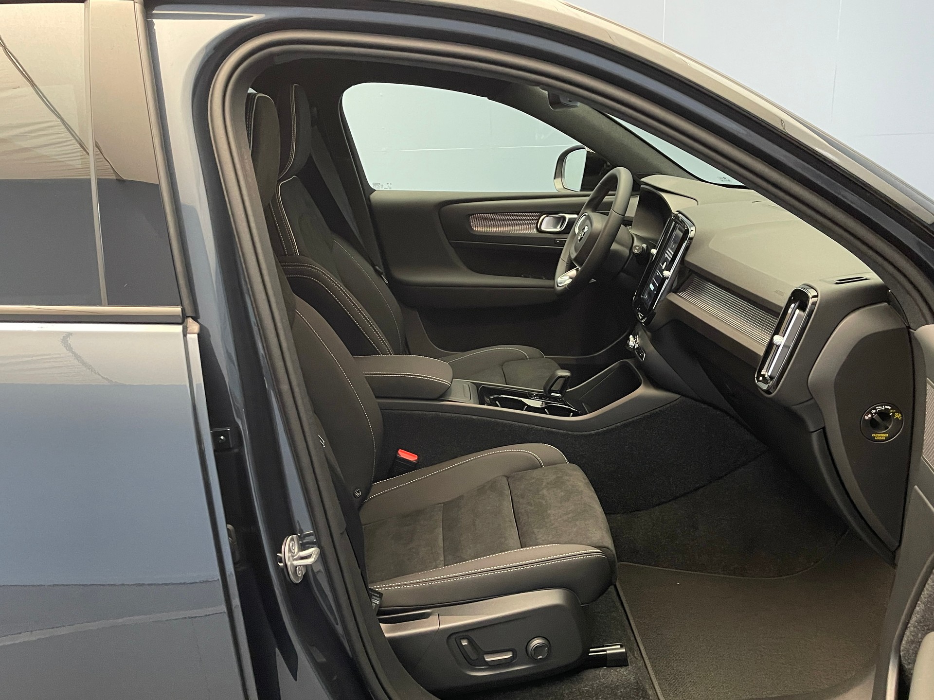 VOLVO EX40 Twin Black Edition AWD-image-9
